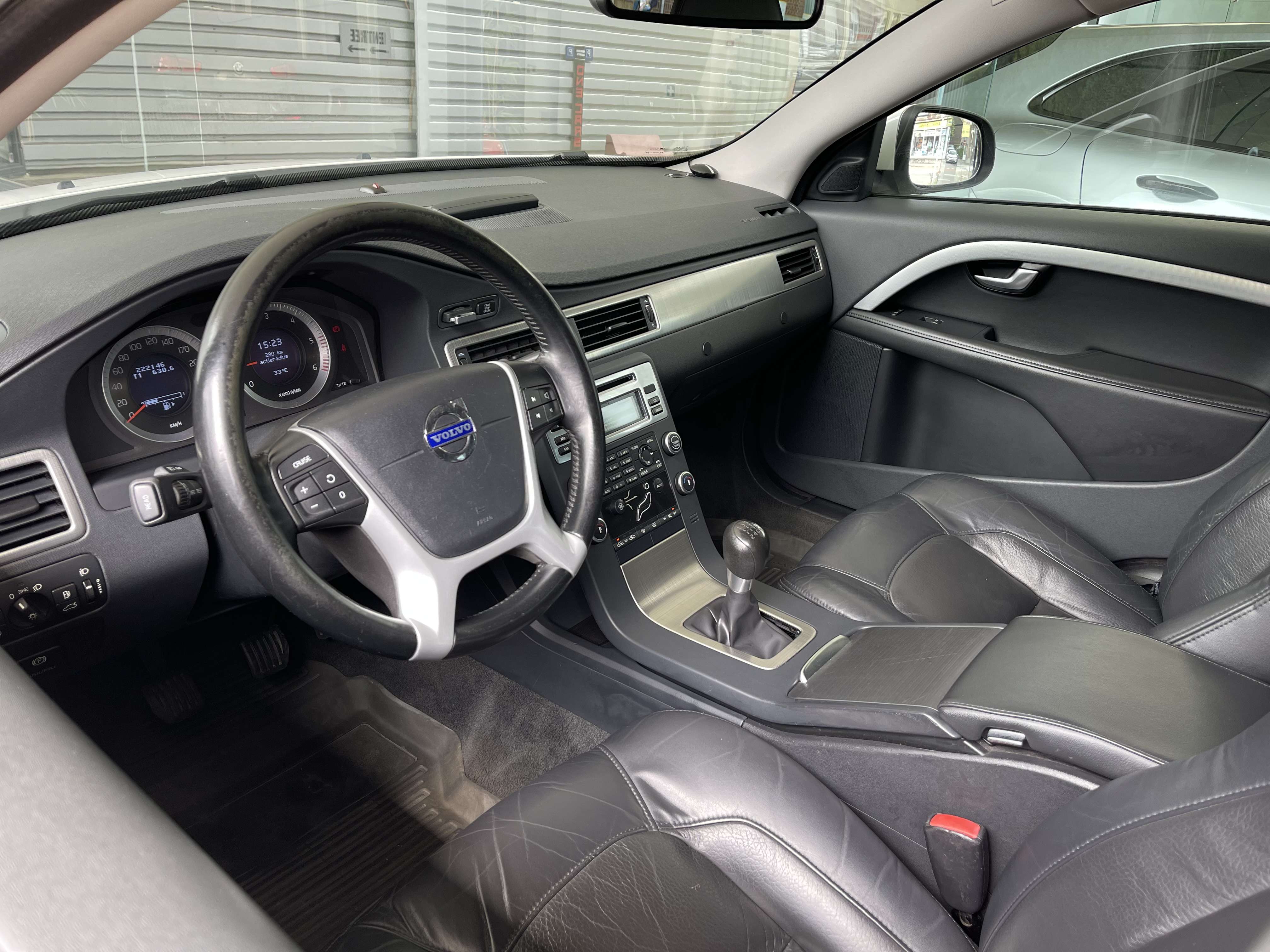 Volvo V70 2.4 D5 205cv GPS-CUIR-(Probl. Joint de culasse!!!)
