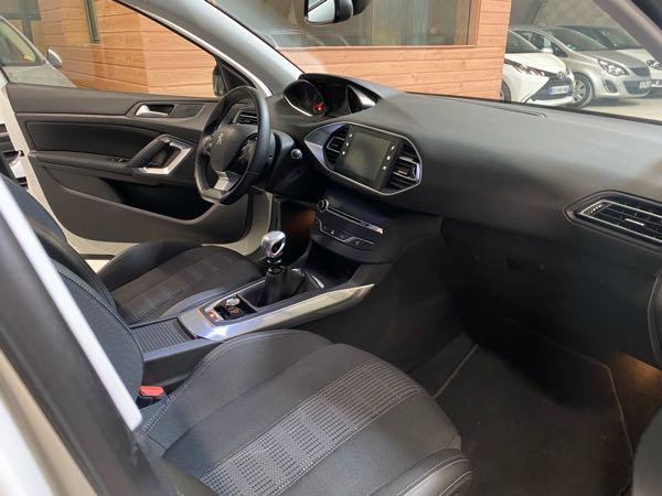 Peugeot 308 III 1.2 PURETECH 130 S&amp;S ALLURE