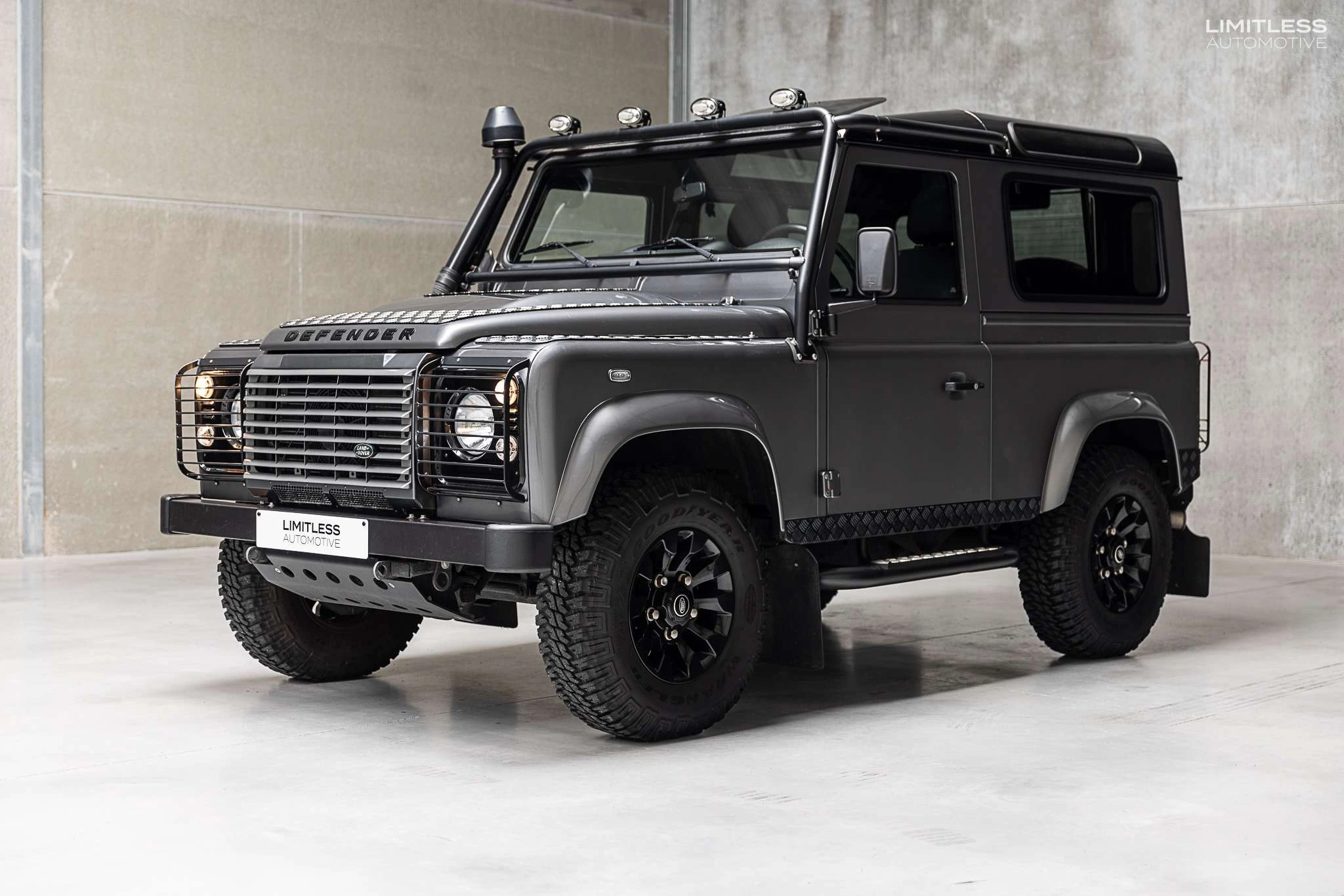 Land Rover Defender 90 | 2.2 Turbo / Black Pack / Pano / FULL