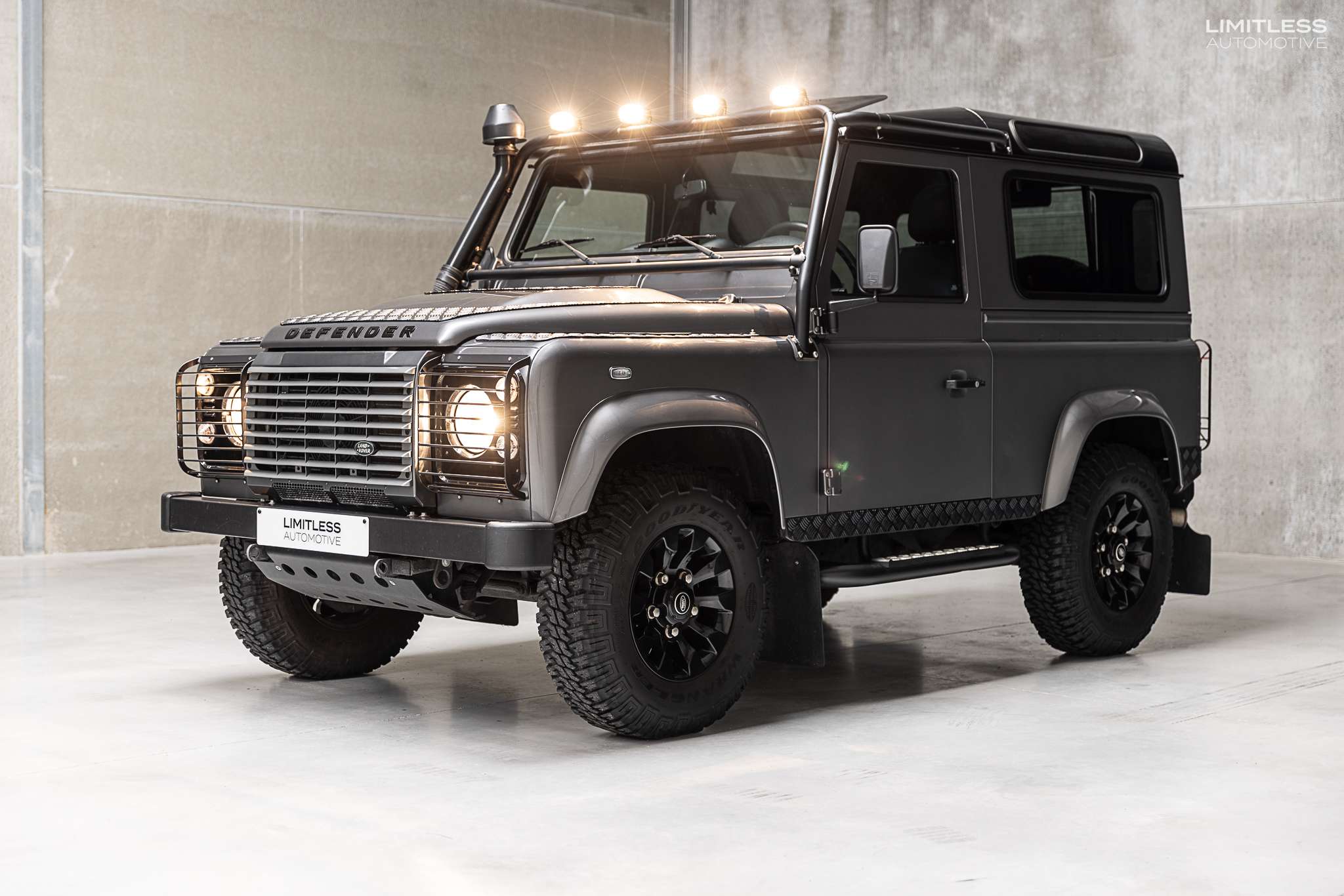 Land Rover Defender 90 | 2.2 Turbo / Black Pack / Pano / FULL