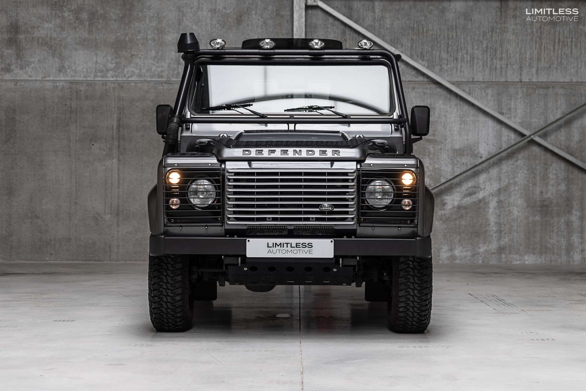 Land Rover Defender 90 | 2.2 Turbo / Black Pack / Pano / FULL