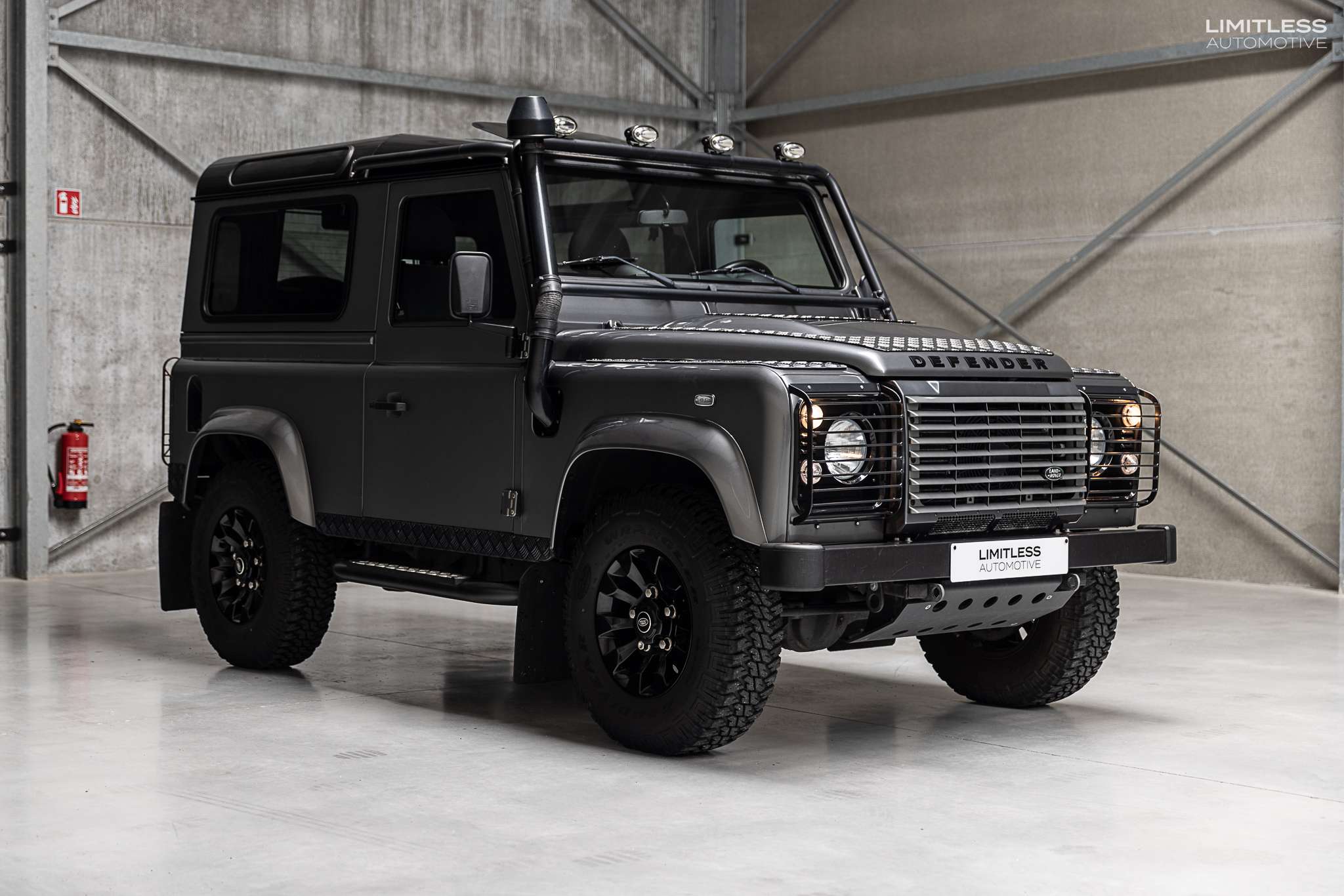 Land Rover Defender 90 | 2.2 Turbo / Black Pack / Pano / FULL