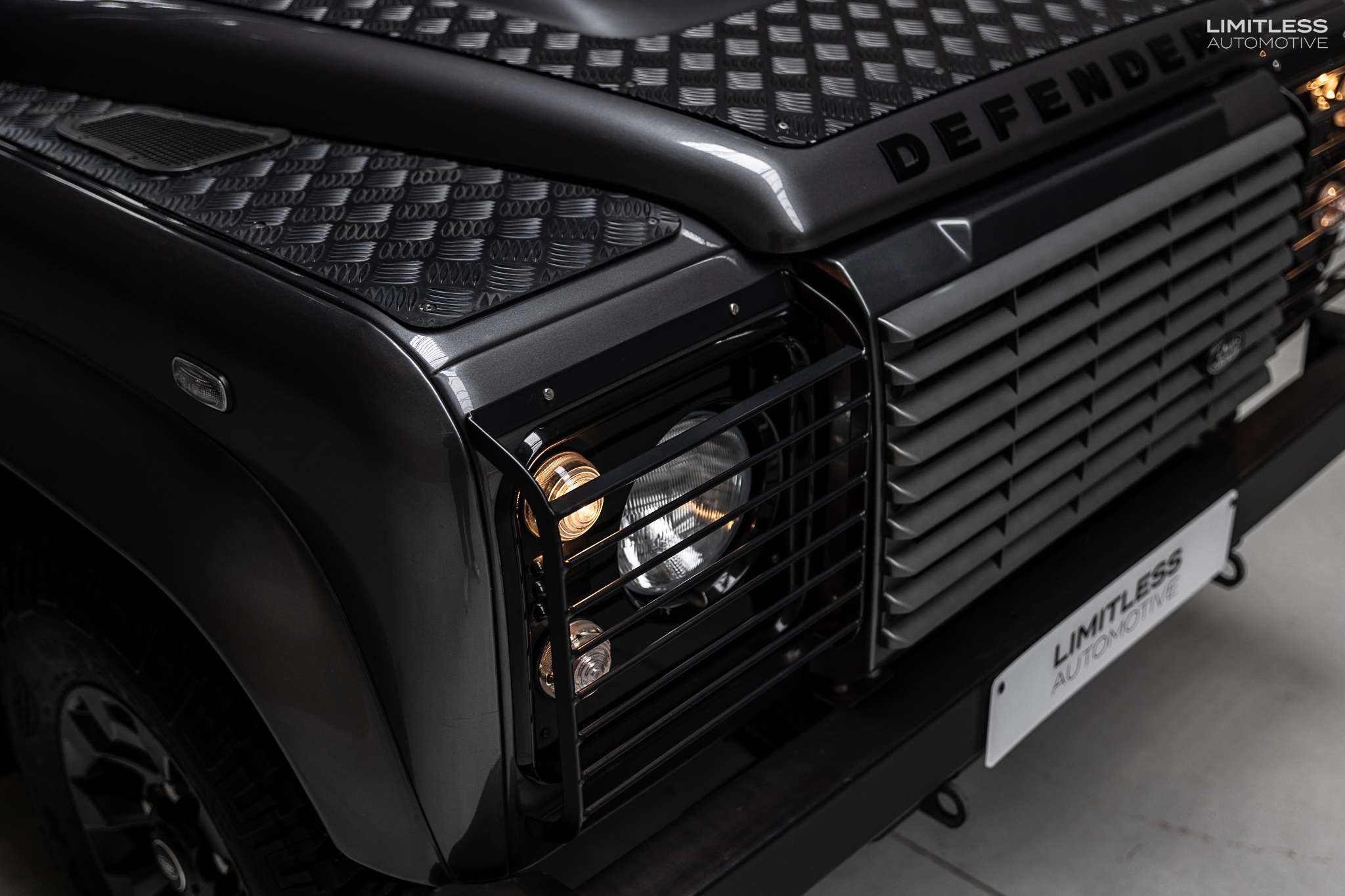 Land Rover Defender 90 | 2.2 Turbo / Black Pack / Pano / FULL