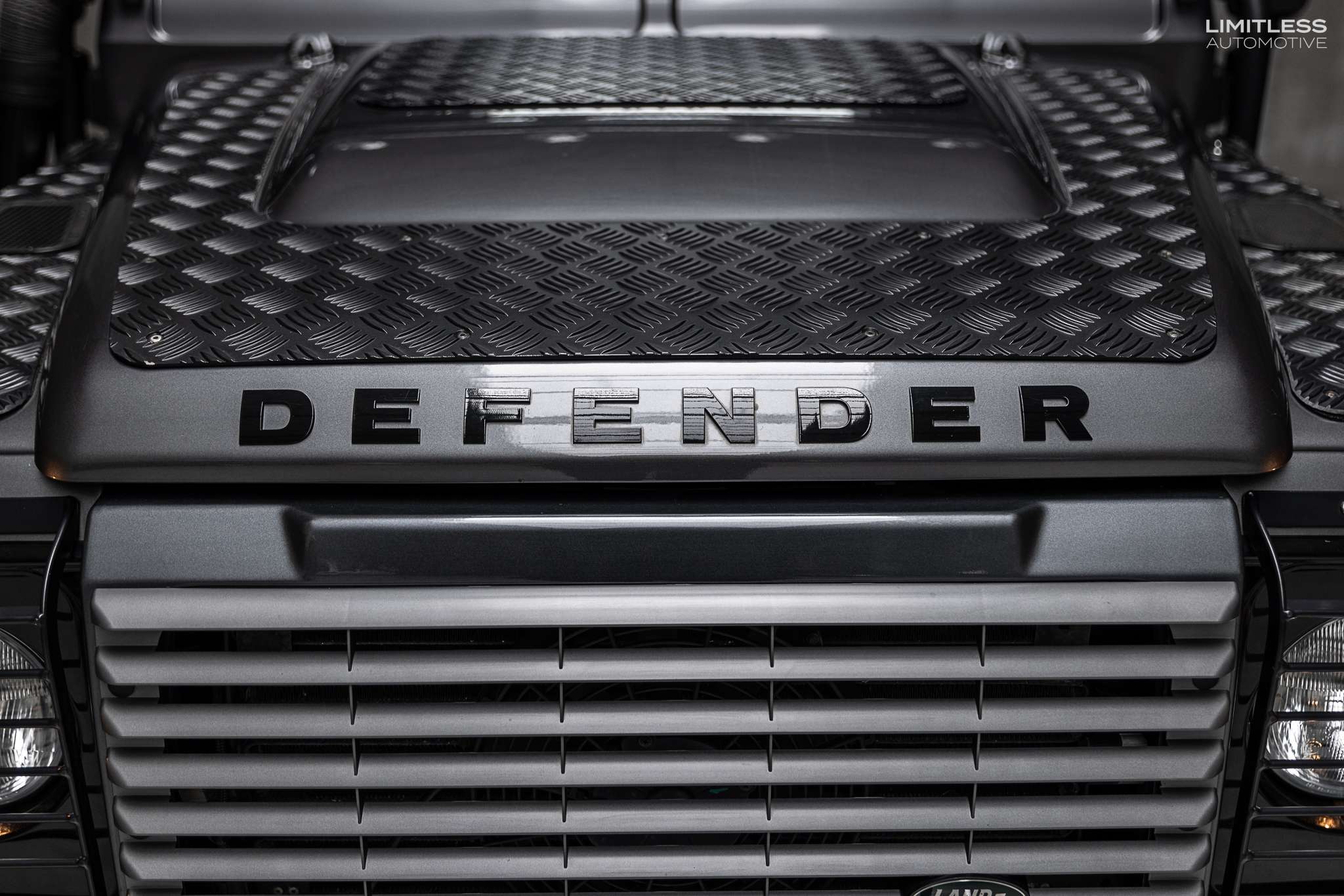 Land Rover Defender 90 | 2.2 Turbo / Black Pack / Pano / FULL