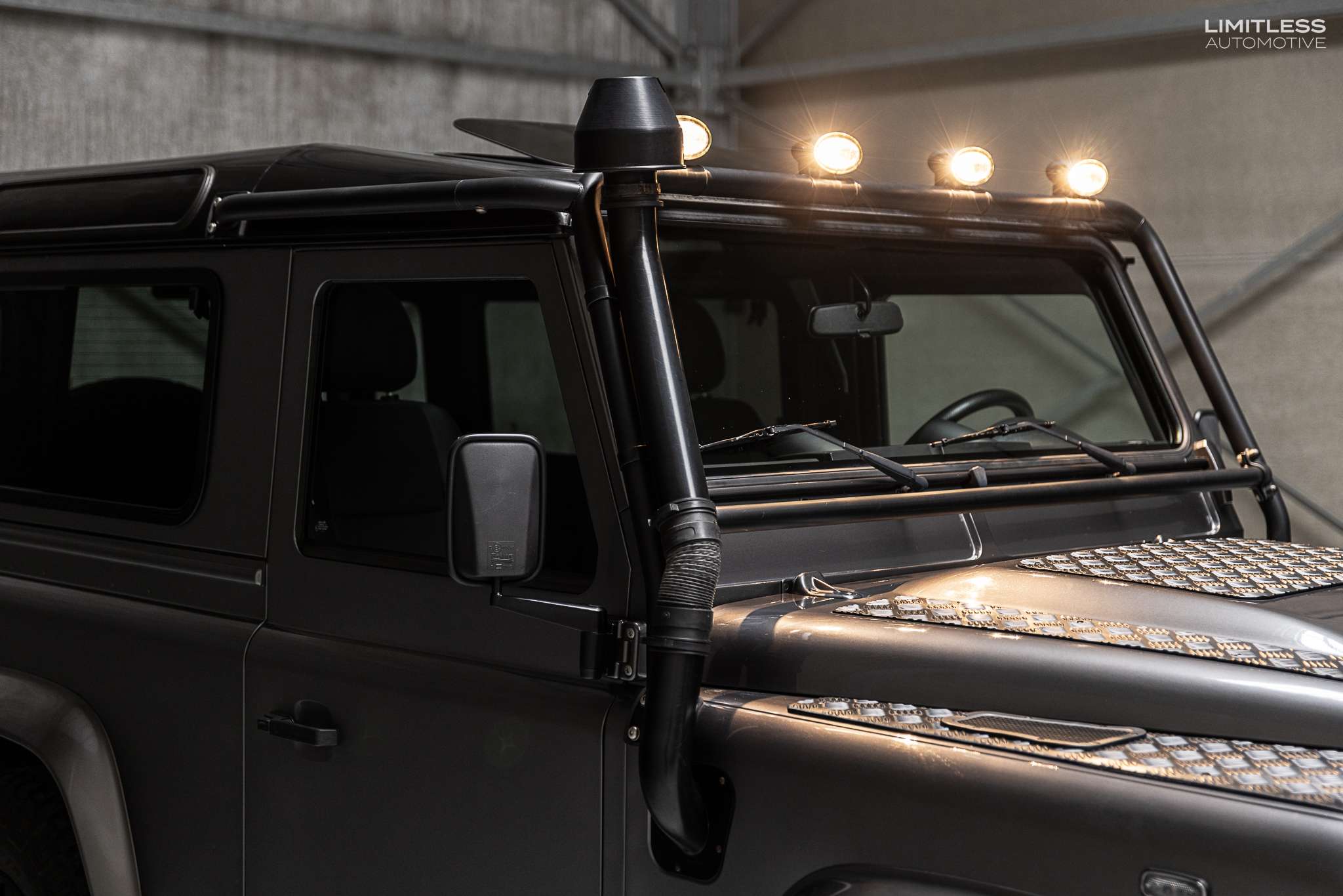 Land Rover Defender 90 | 2.2 Turbo / Black Pack / Pano / FULL