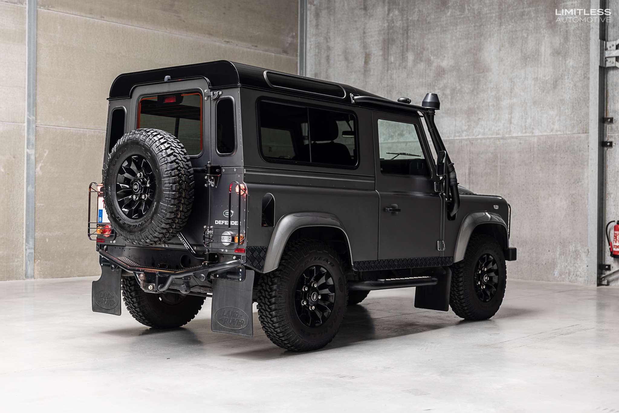 Land Rover Defender 90 | 2.2 Turbo / Black Pack / Pano / FULL