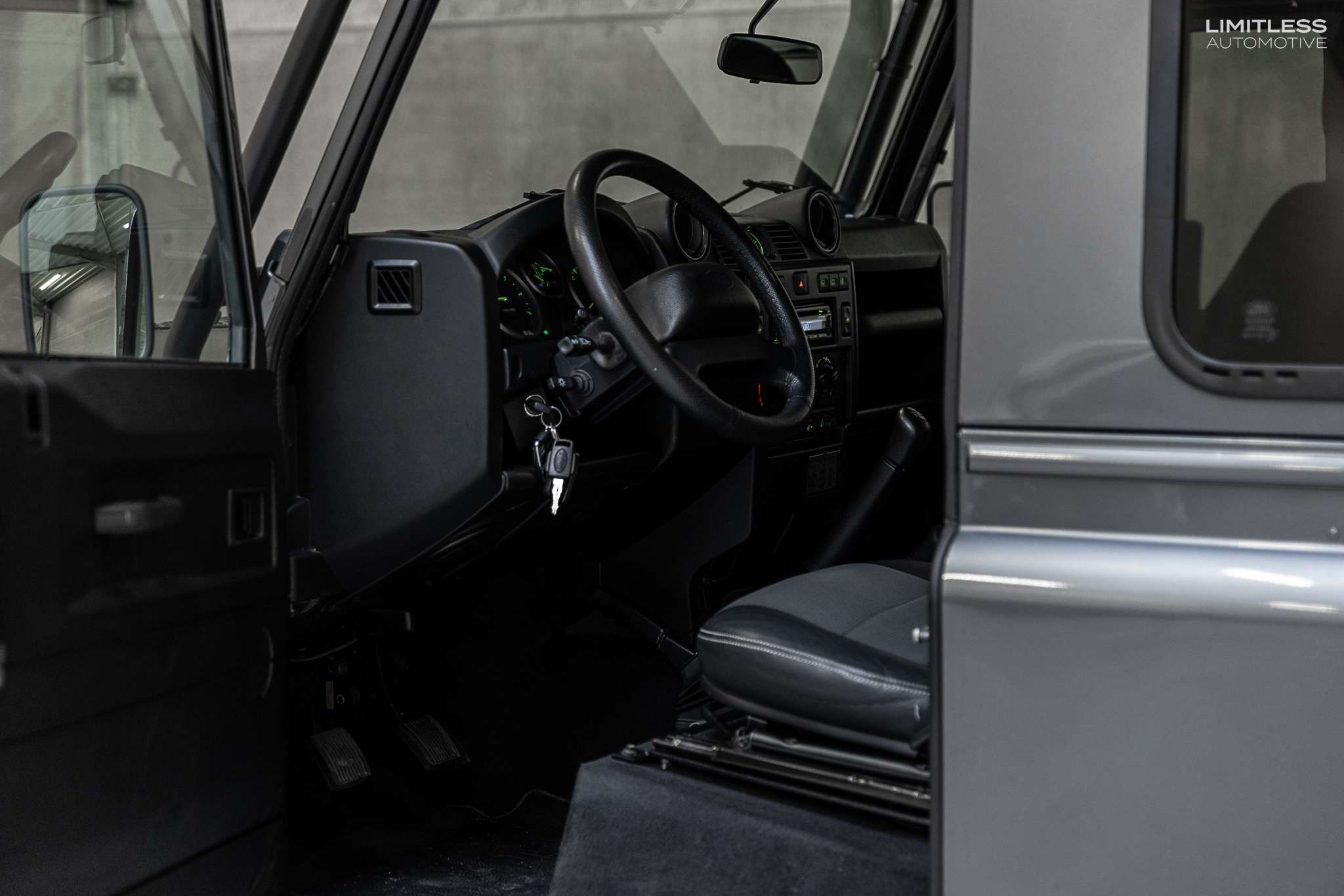 Land Rover Defender 90 | 2.2 Turbo / Black Pack / Pano / FULL