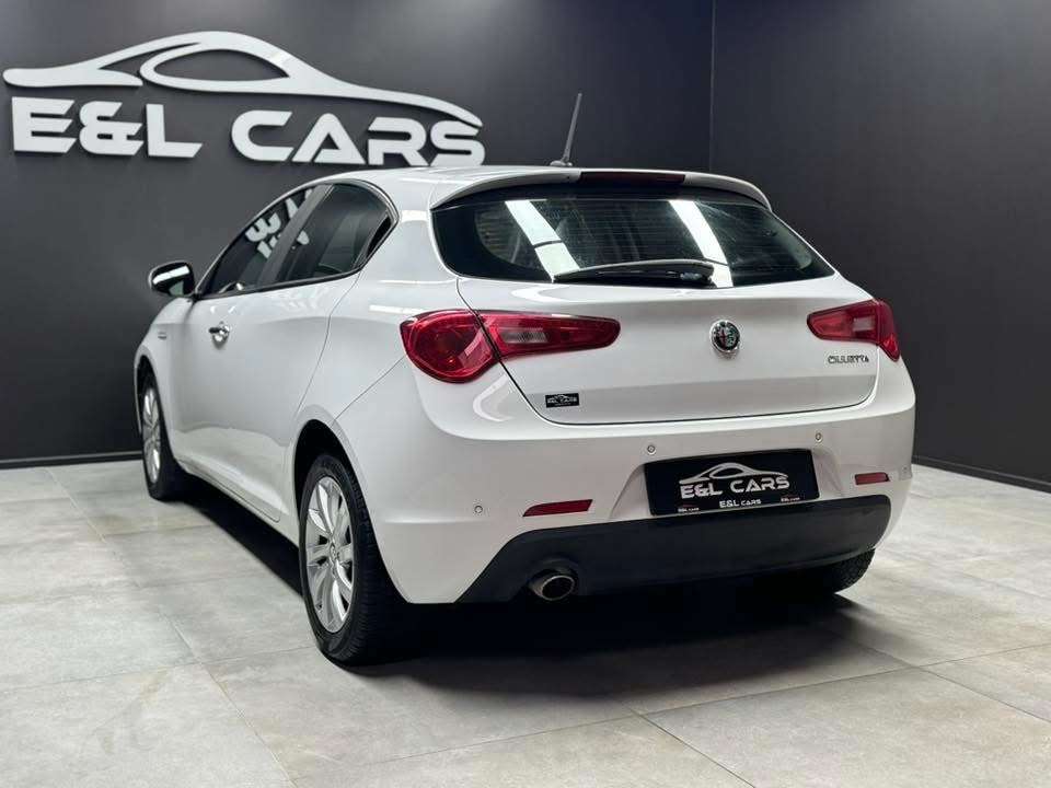 Alfa Romeo Giulietta Giulietta 1.6 JTDm **12 mois de garantie**