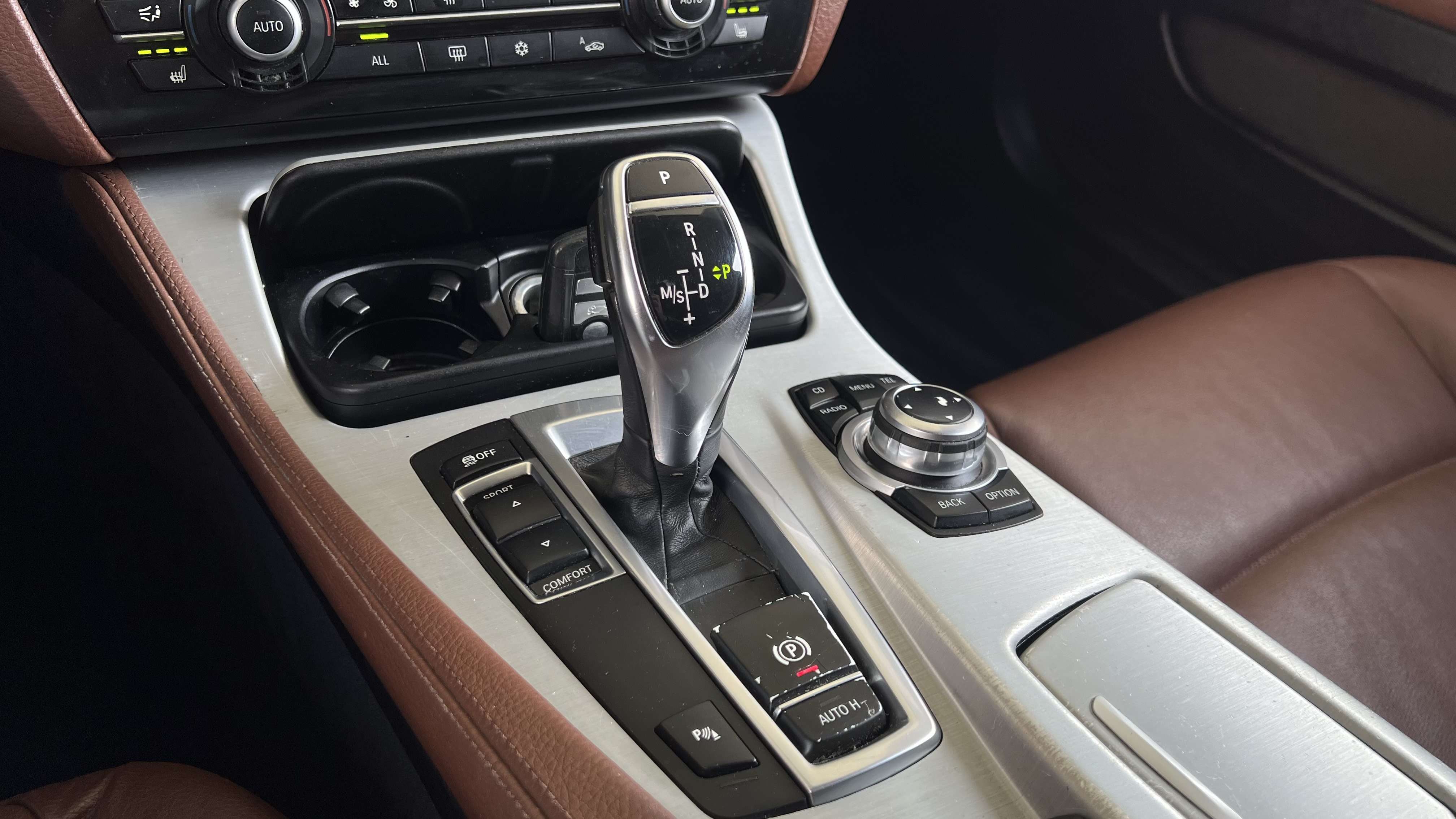BMW 520 dA Autom TOURING XENON-CUIR-DVD-GPS (PRIX EXPORT)
