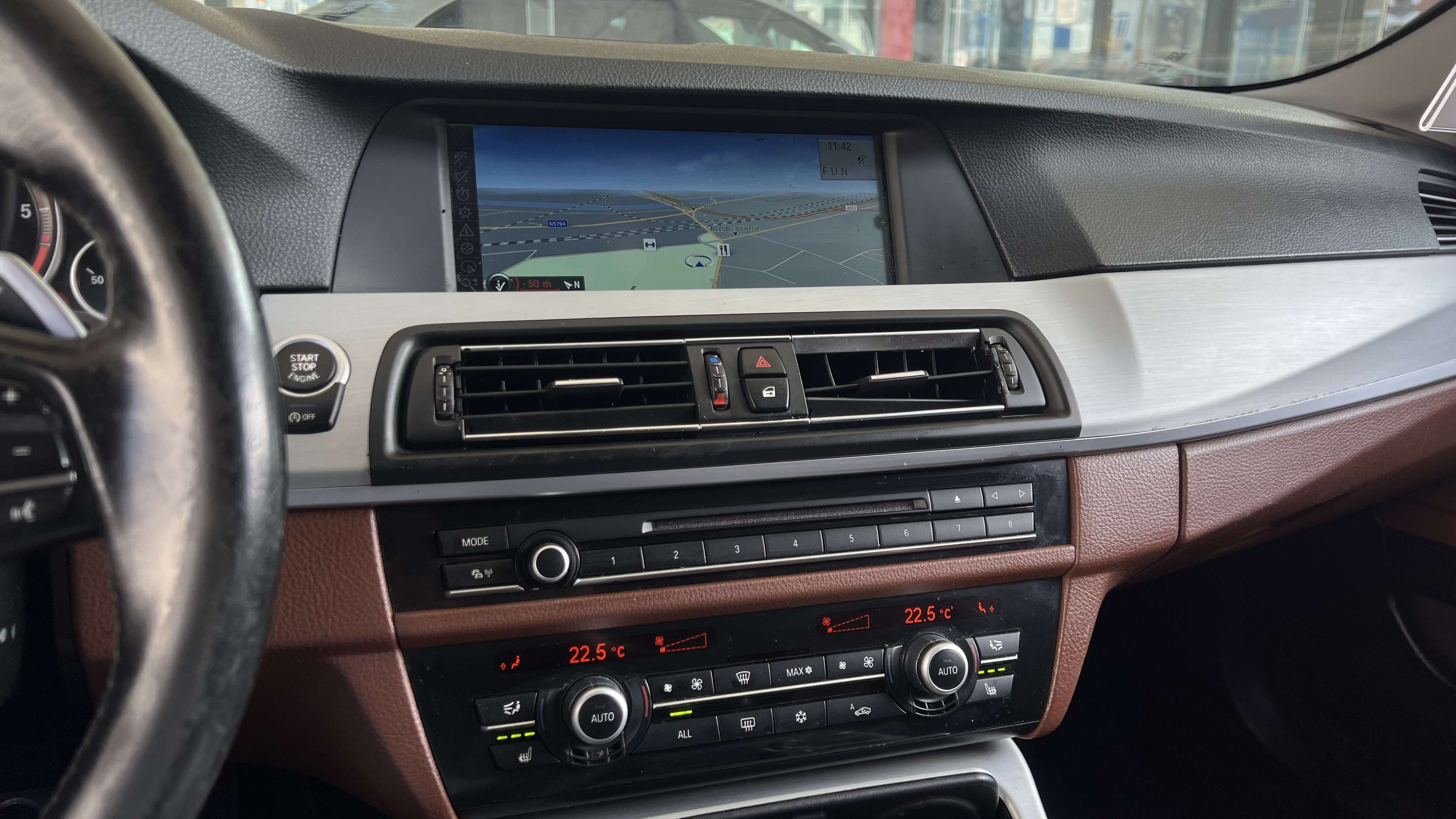 BMW 520 dA Autom TOURING XENON-CUIR-DVD-GPS (PRIX EXPORT)