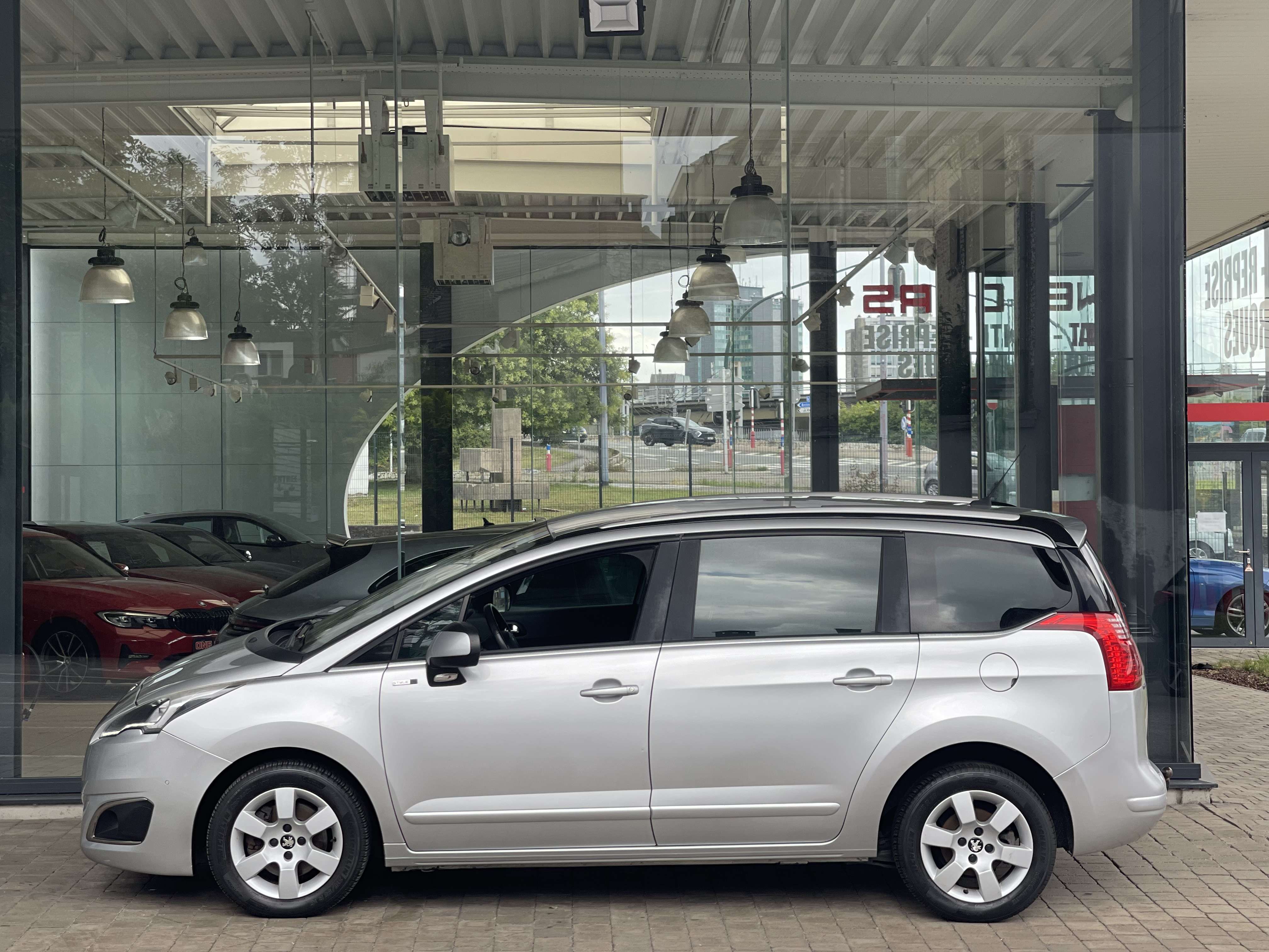 Peugeot 5008 1.6HDi 7PLACES (EURO6) GPS-CLIM-PDC-GAR 12MOIS