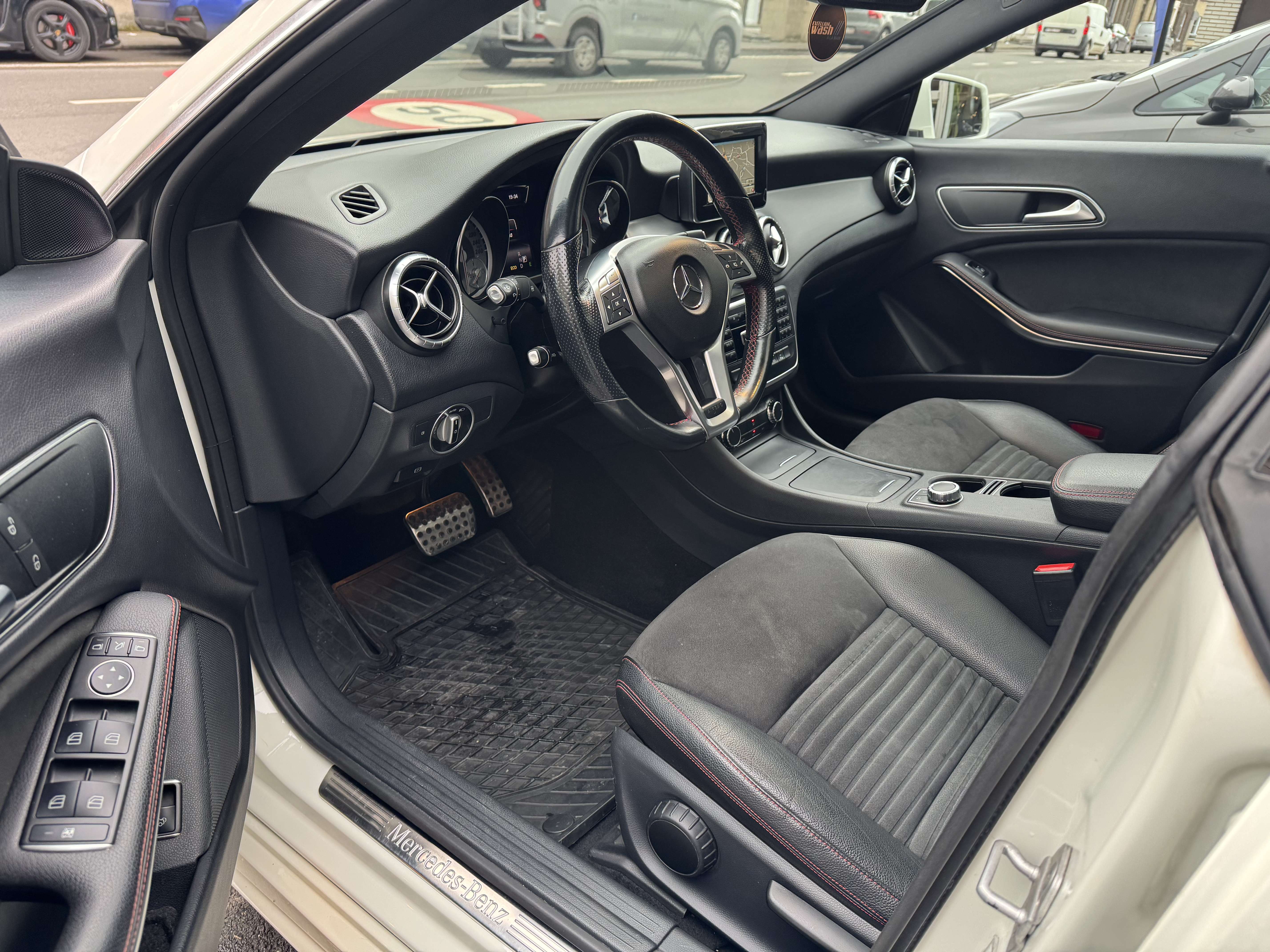 Mercedes-Benz CLA 200 CDI Pack Amg Toit Pano Gps Xénon Boite Auto