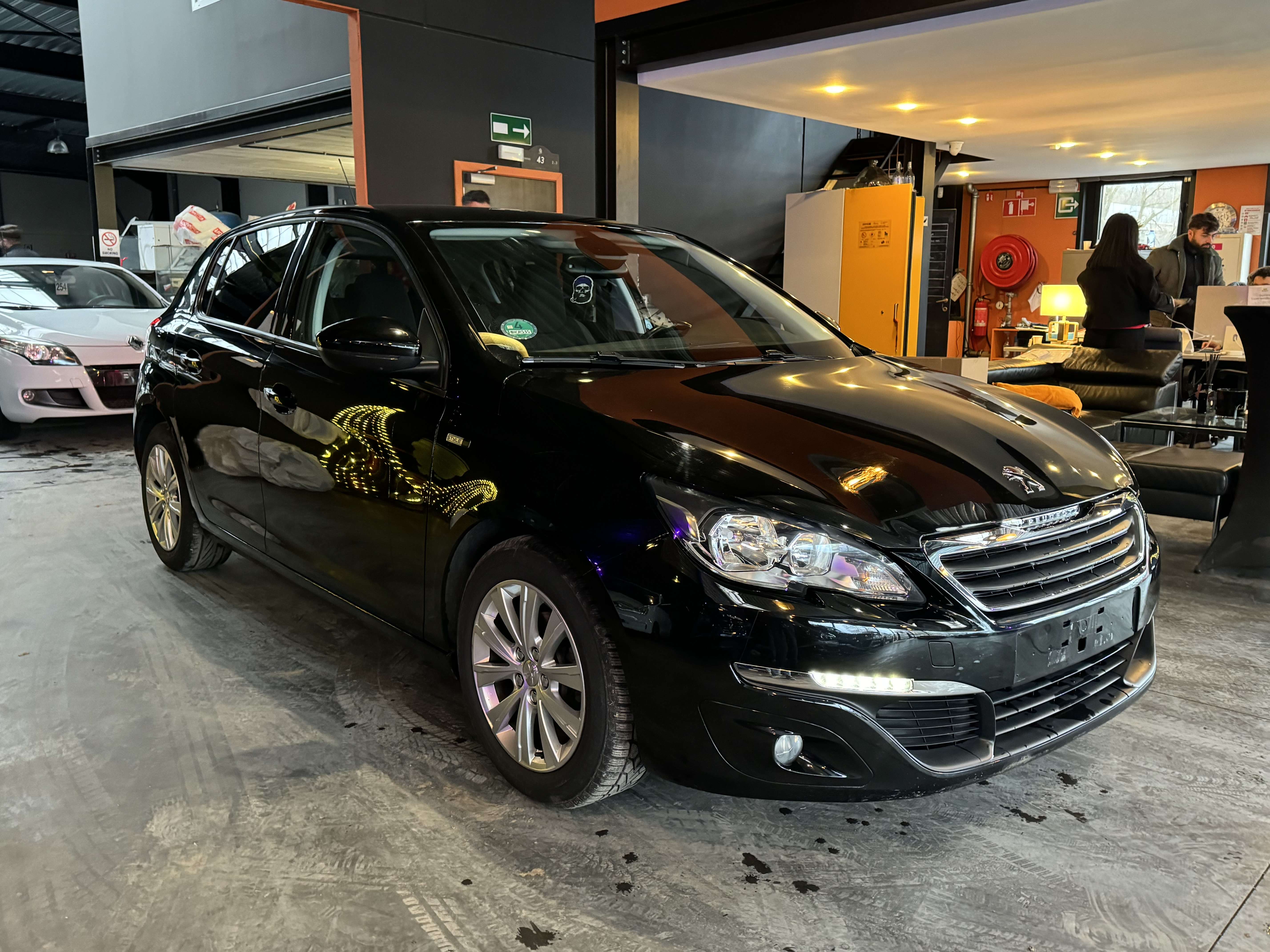 Peugeot 308 1.2 FULL BLACK - A/C - MEDIA/TEL - NAVI - CAM