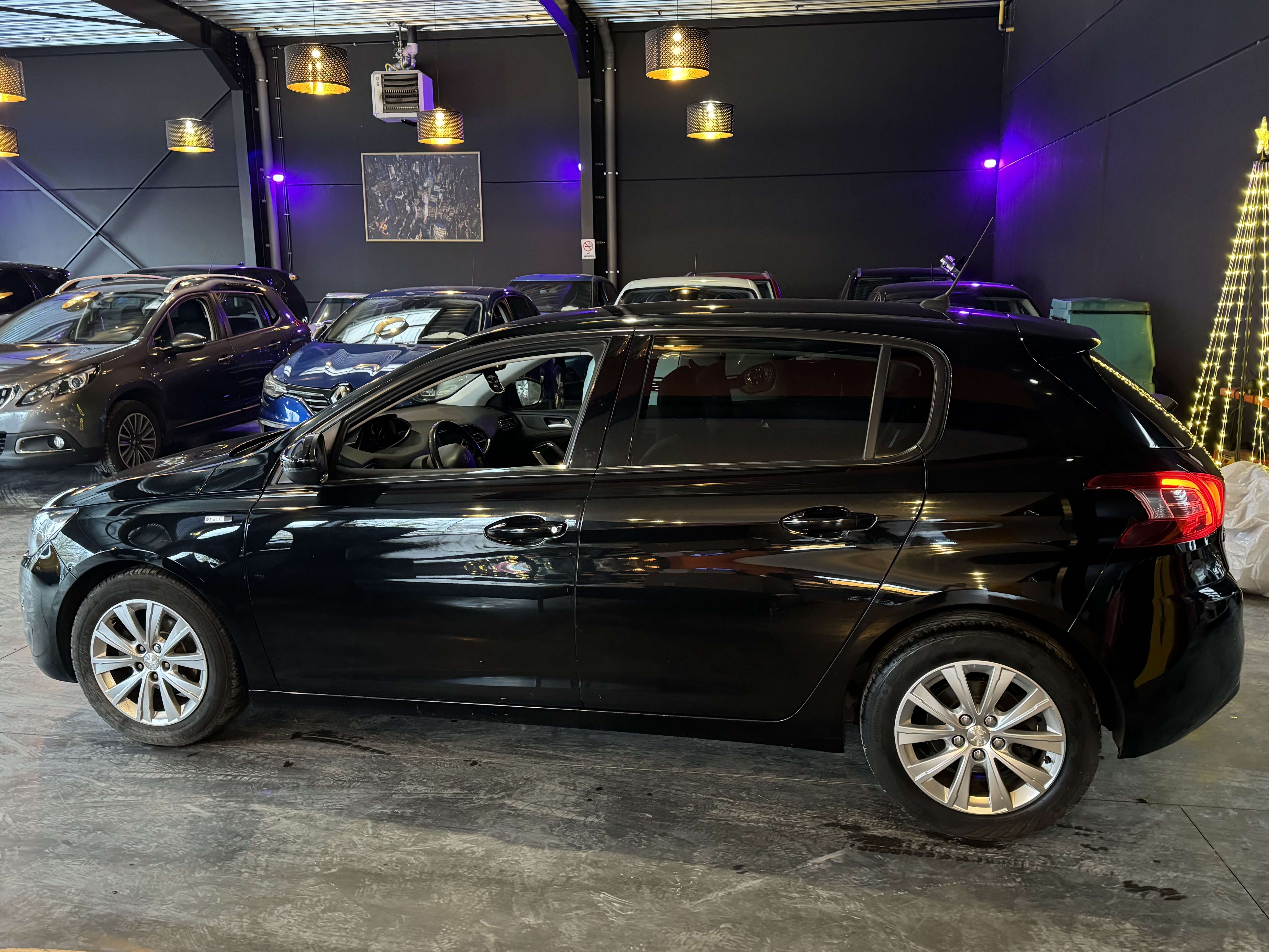 Peugeot 308 1.2 FULL BLACK - A/C - MEDIA/TEL - NAVI - CAM