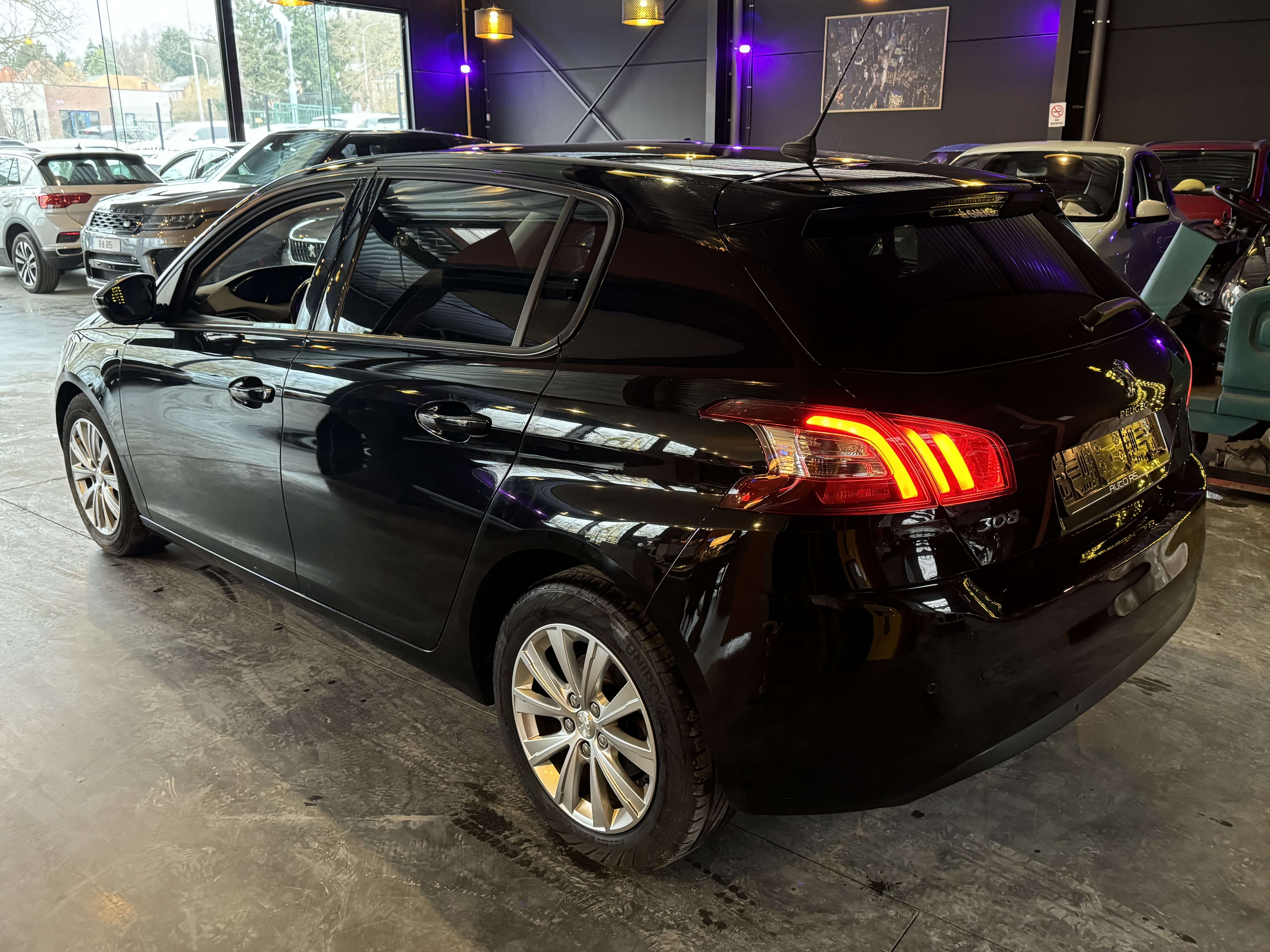 Peugeot 308 1.2 FULL BLACK - A/C - MEDIA/TEL - NAVI - CAM
