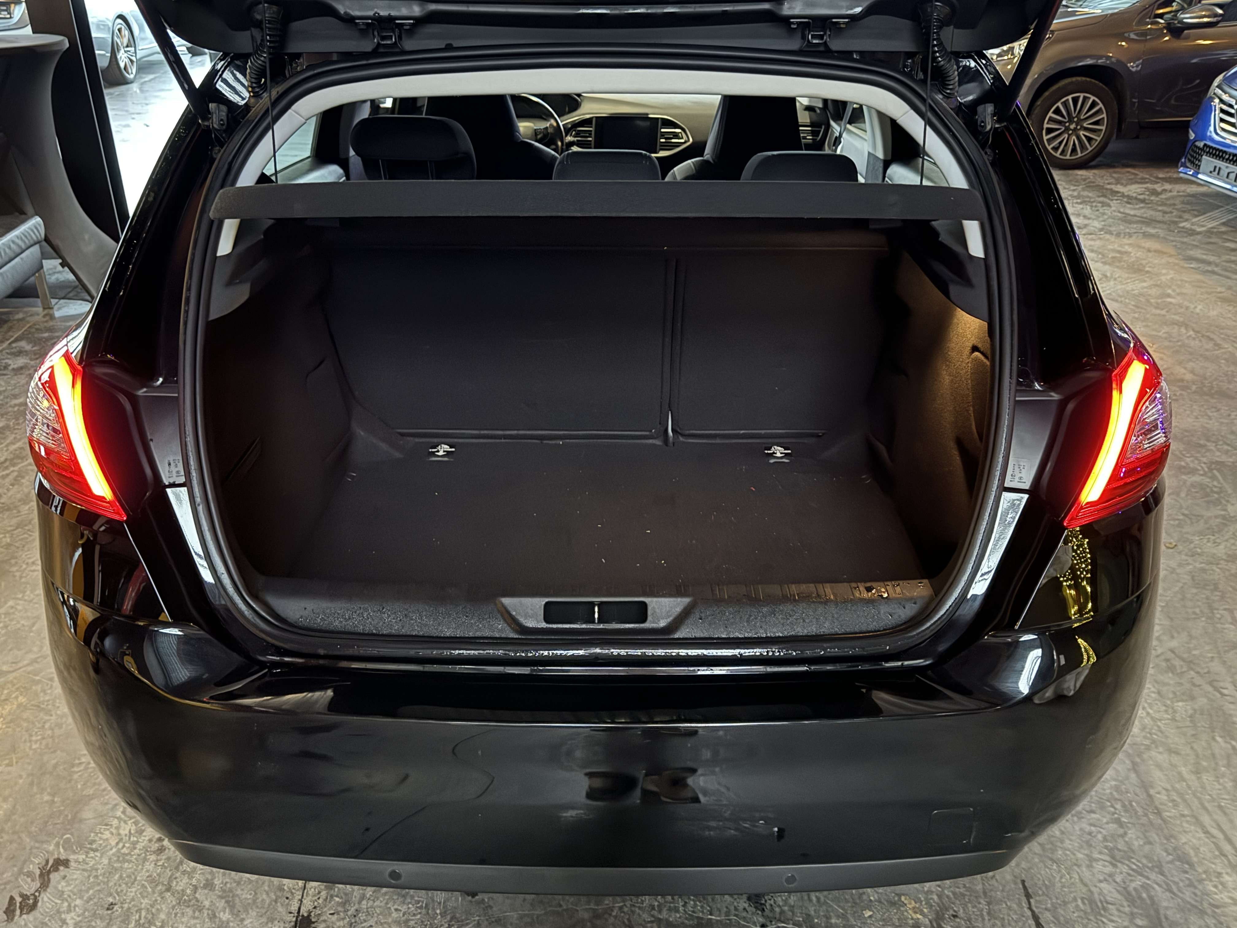 Peugeot 308 1.2 FULL BLACK - A/C - MEDIA/TEL - NAVI - CAM