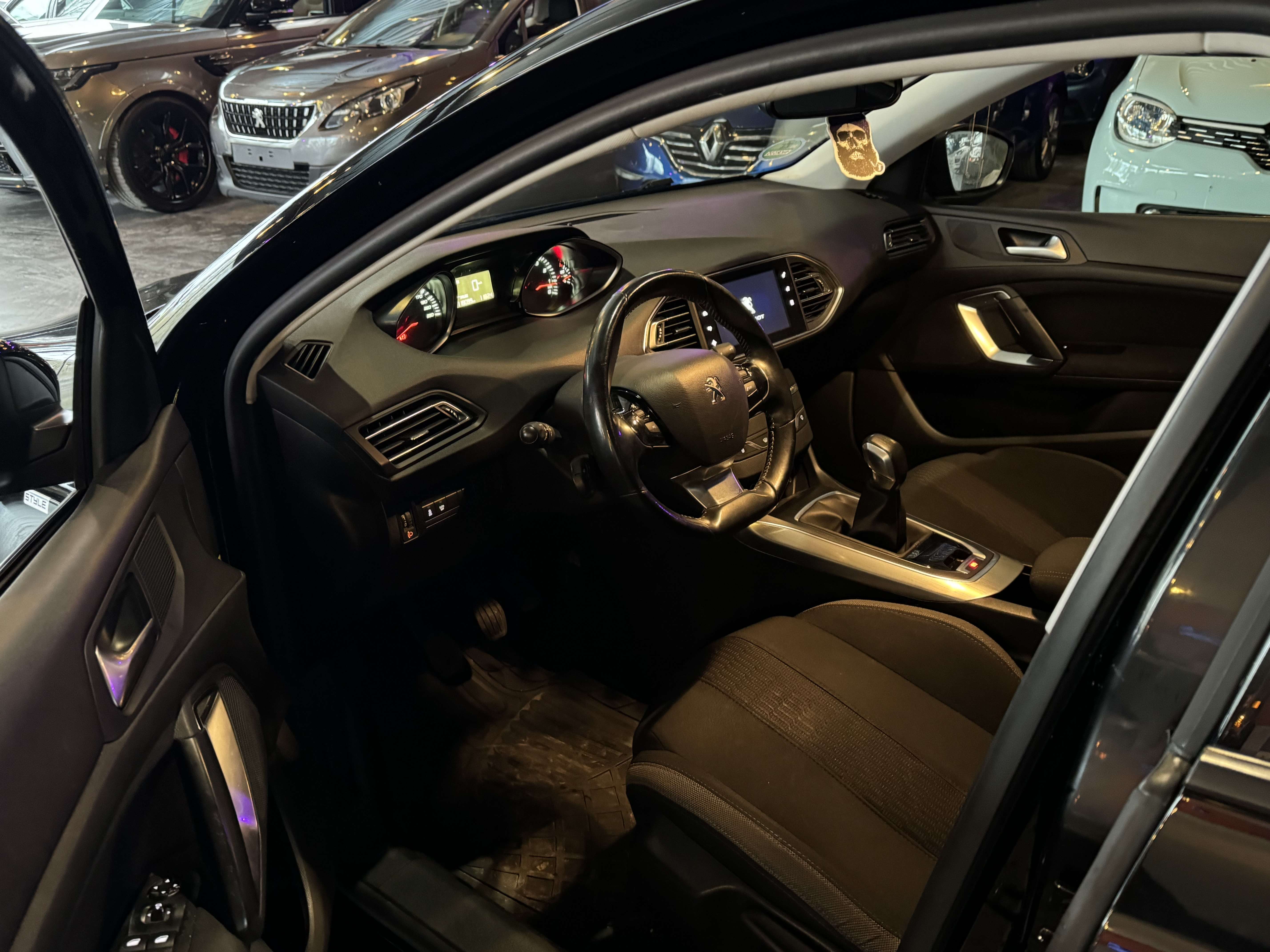 Peugeot 308 1.2 FULL BLACK - A/C - MEDIA/TEL - NAVI - CAM