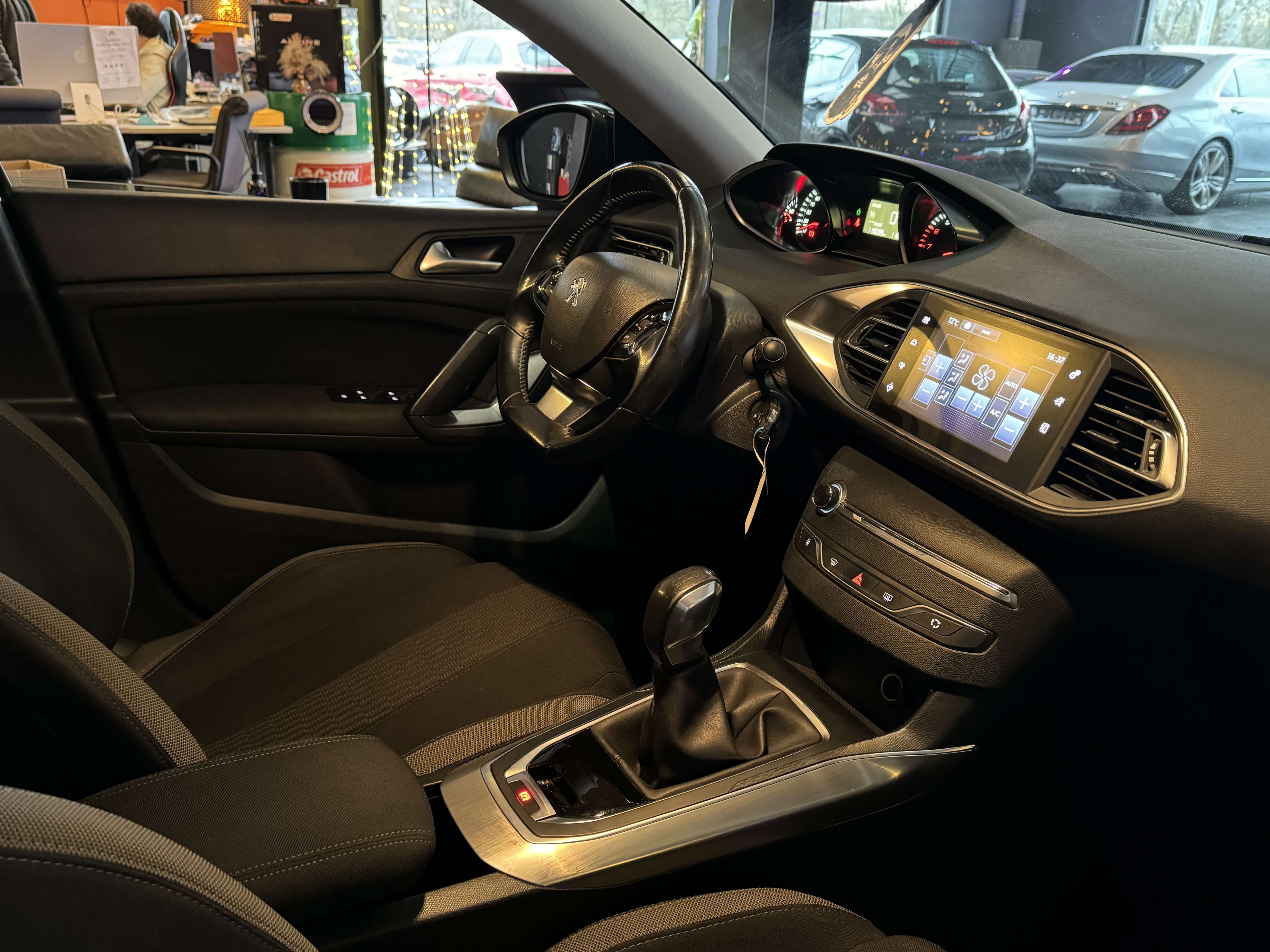 Peugeot 308 1.2 FULL BLACK - A/C - MEDIA/TEL - NAVI - CAM