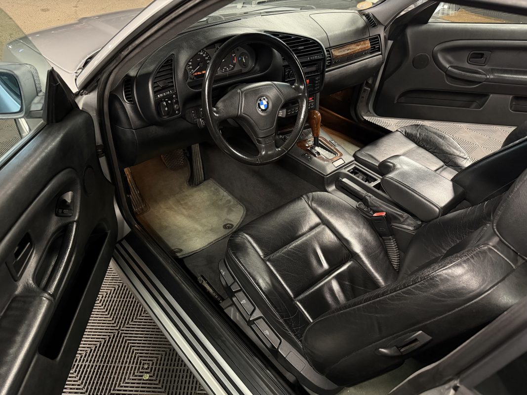 Bmw Serie 3 E36 COUPE 328 i 2.8 193 Cv BOITE AUTO CUIR TOIT OUVRANT ORIGINE FRANCE - Garantie 1 an
