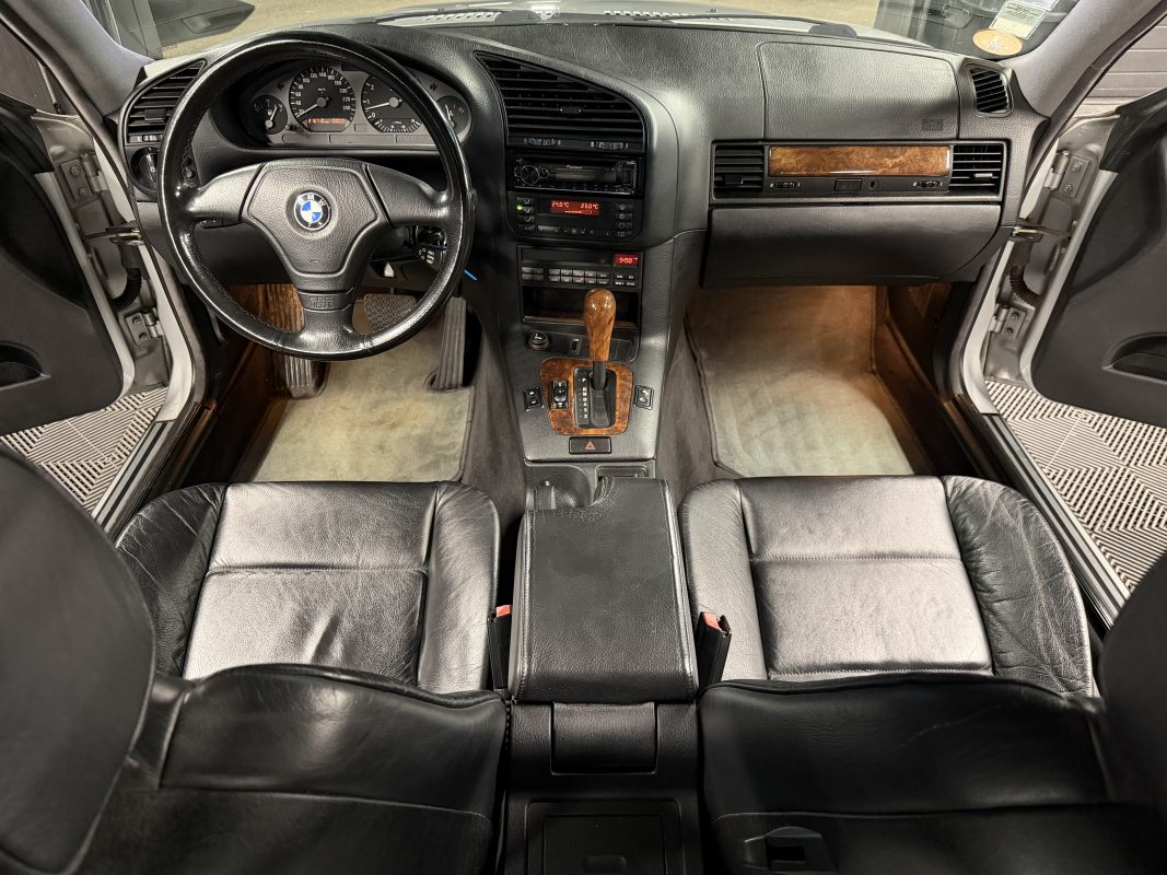 Bmw Serie 3 E36 COUPE 328 i 2.8 193 Cv BOITE AUTO CUIR TOIT OUVRANT ORIGINE FRANCE - Garantie 1 an