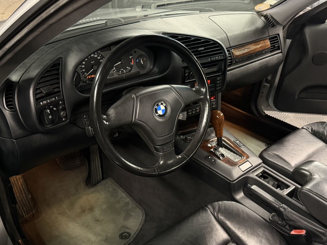 Bmw Serie 3 E36 COUPE 328 i 2.8 193 Cv BOITE AUTO CUIR TOIT OUVRANT ORIGINE FRANCE - Garantie 1 an