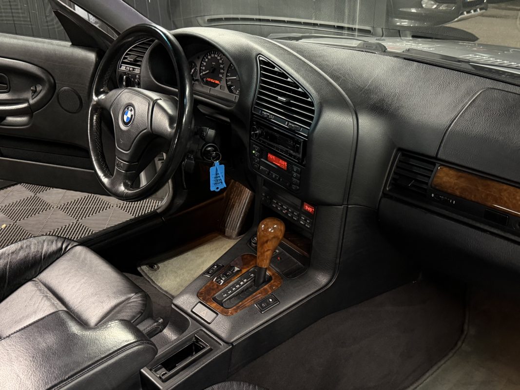 Bmw Serie 3 E36 COUPE 328 i 2.8 193 Cv BOITE AUTO CUIR TOIT OUVRANT ORIGINE FRANCE - Garantie 1 an