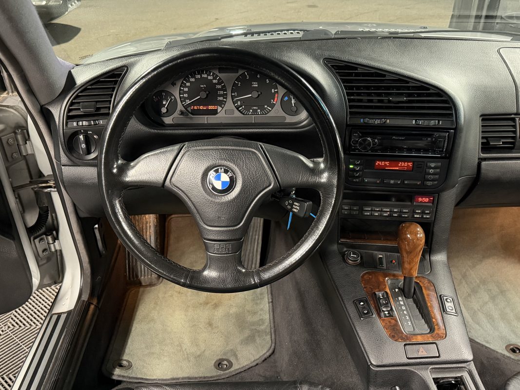 Bmw Serie 3 E36 COUPE 328 i 2.8 193 Cv BOITE AUTO CUIR TOIT OUVRANT ORIGINE FRANCE - Garantie 1 an