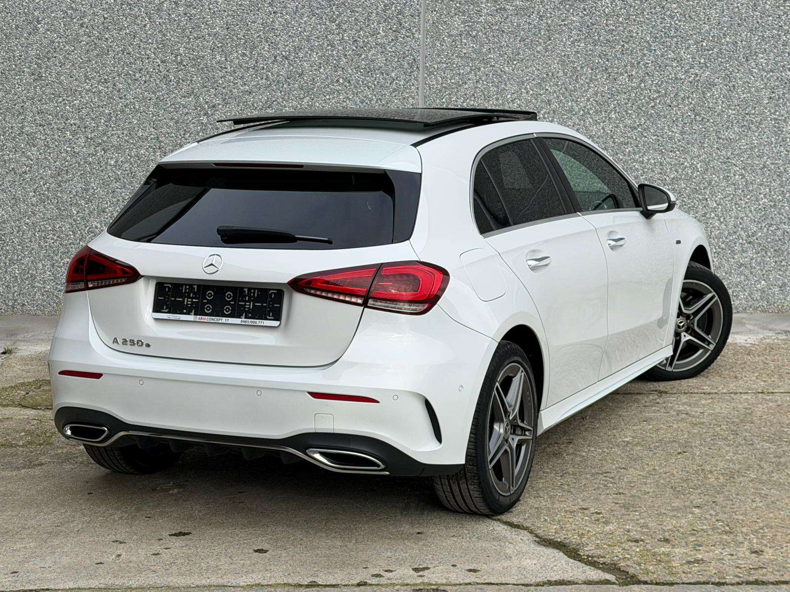 Mercedes-Benz A 250 A 250e Hybride Pack AMG Pano/LED/Cuir/Garantie