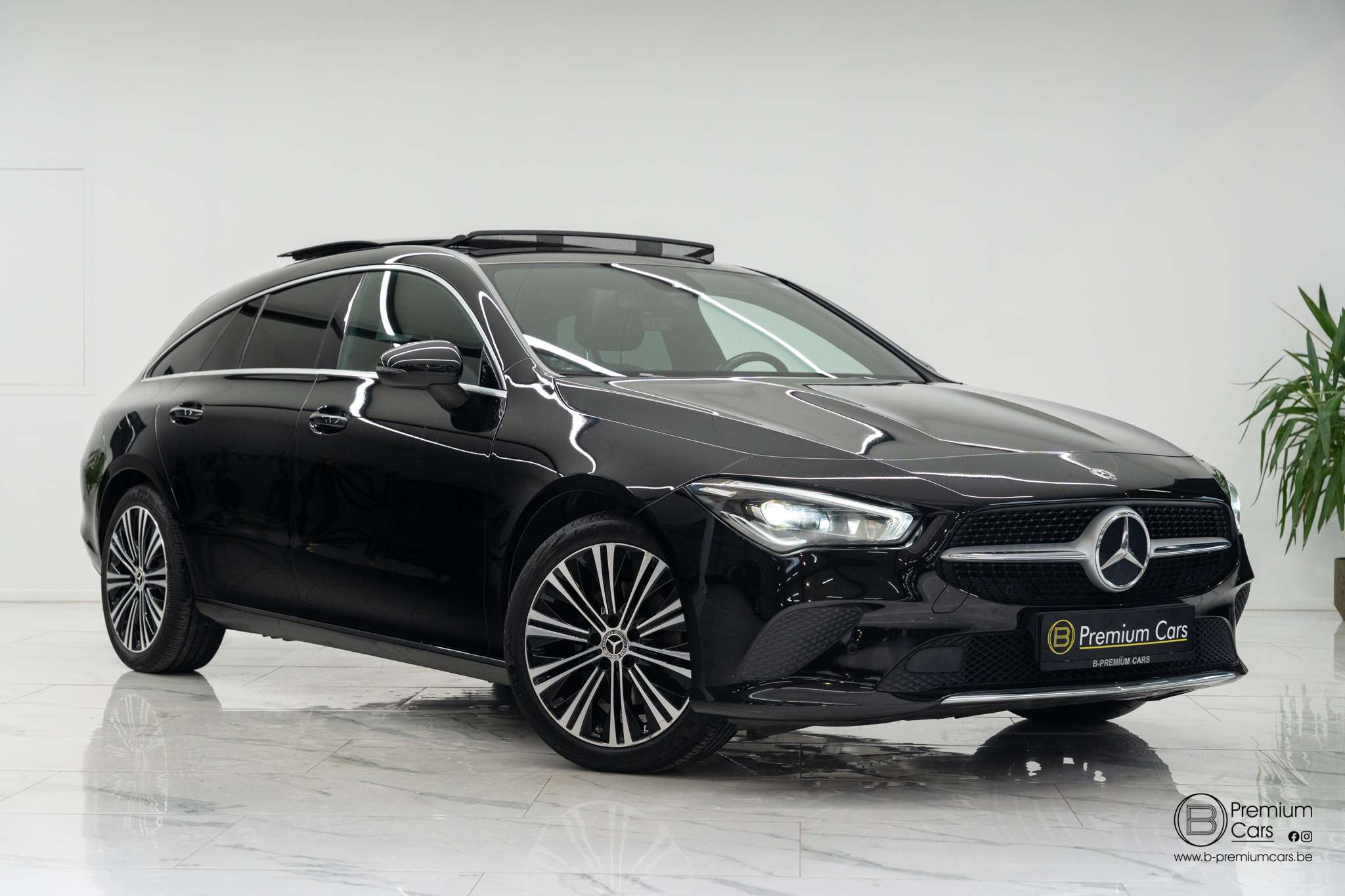 Mercedes-Benz CLA 180 d shooting brake Urban line! New model! Pano!