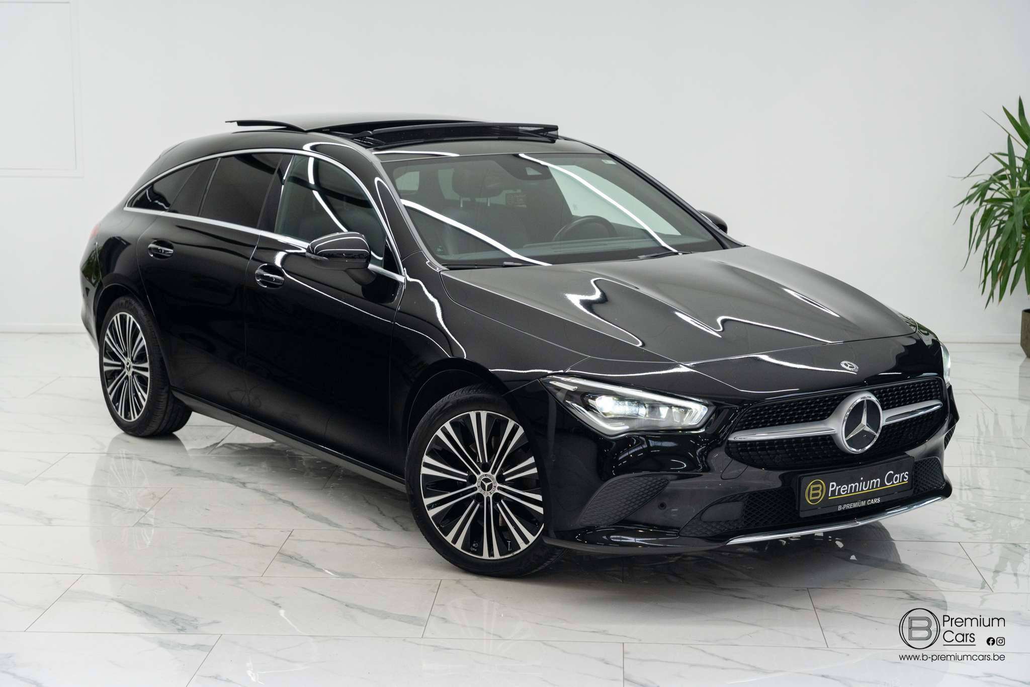Mercedes-Benz CLA 180 d shooting brake Urban line! New model! Pano!