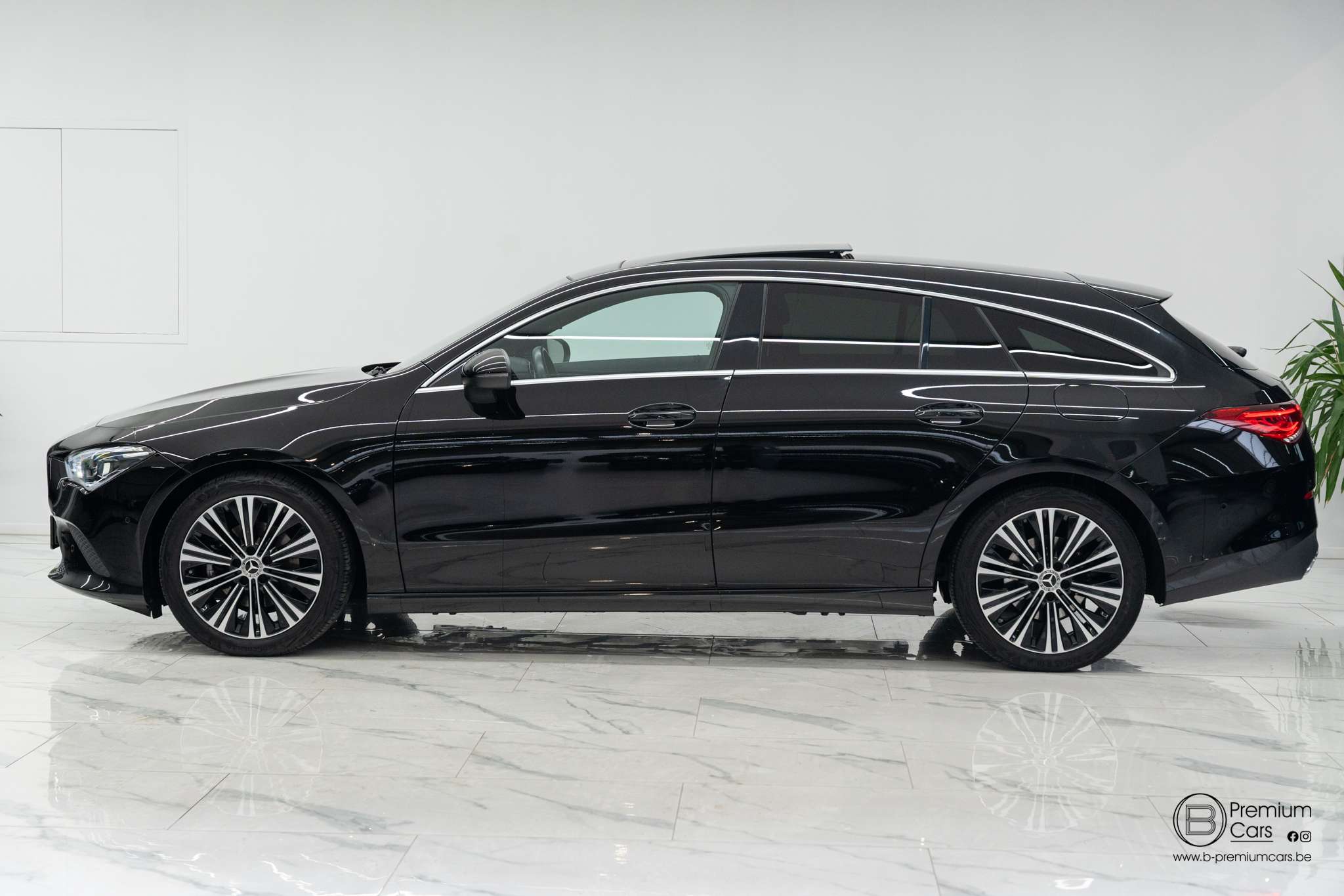 Mercedes-Benz CLA 180 d shooting brake Urban line! New model! Pano!