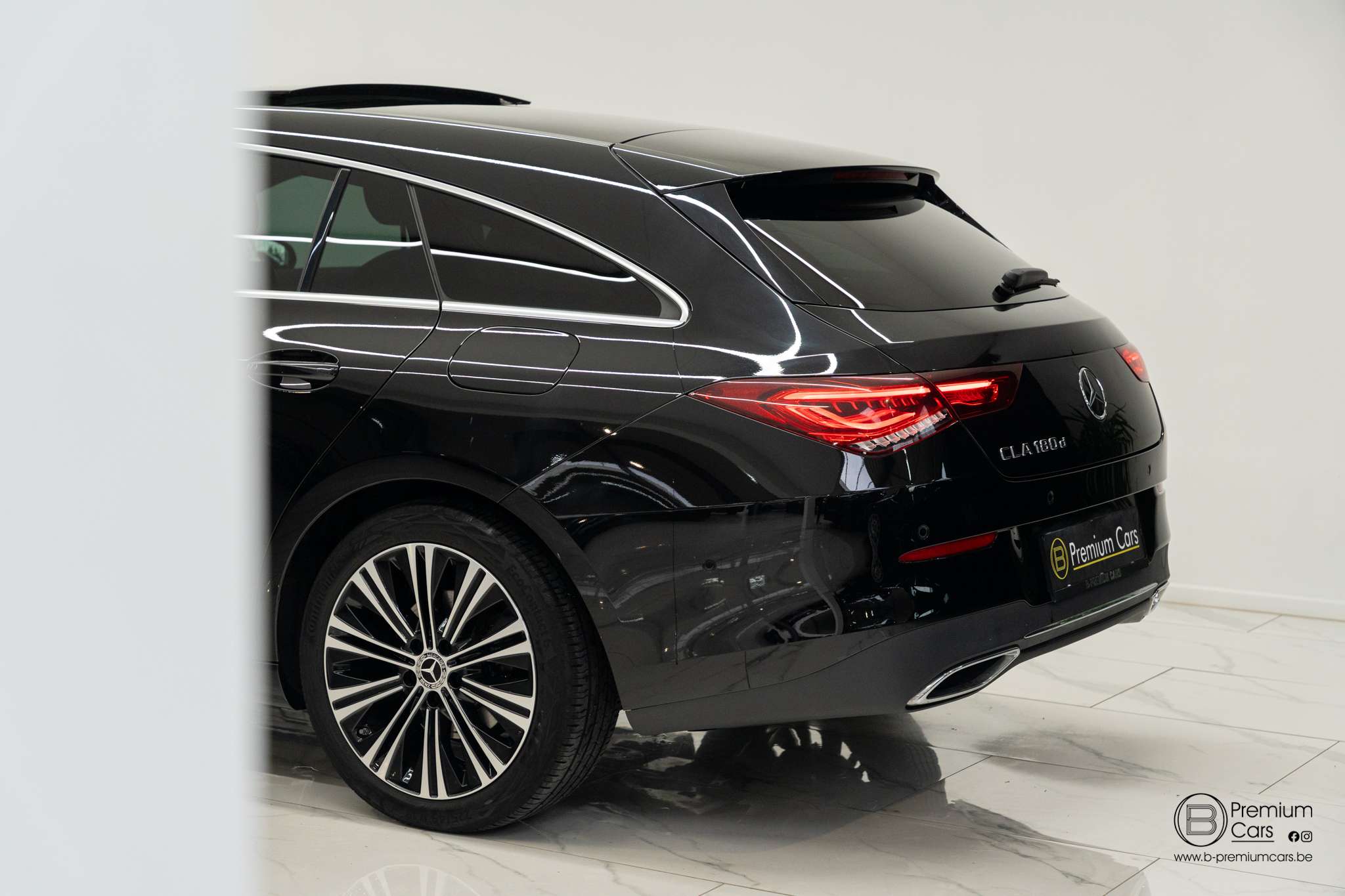 Mercedes-Benz CLA 180 d shooting brake Urban line! New model! Pano!