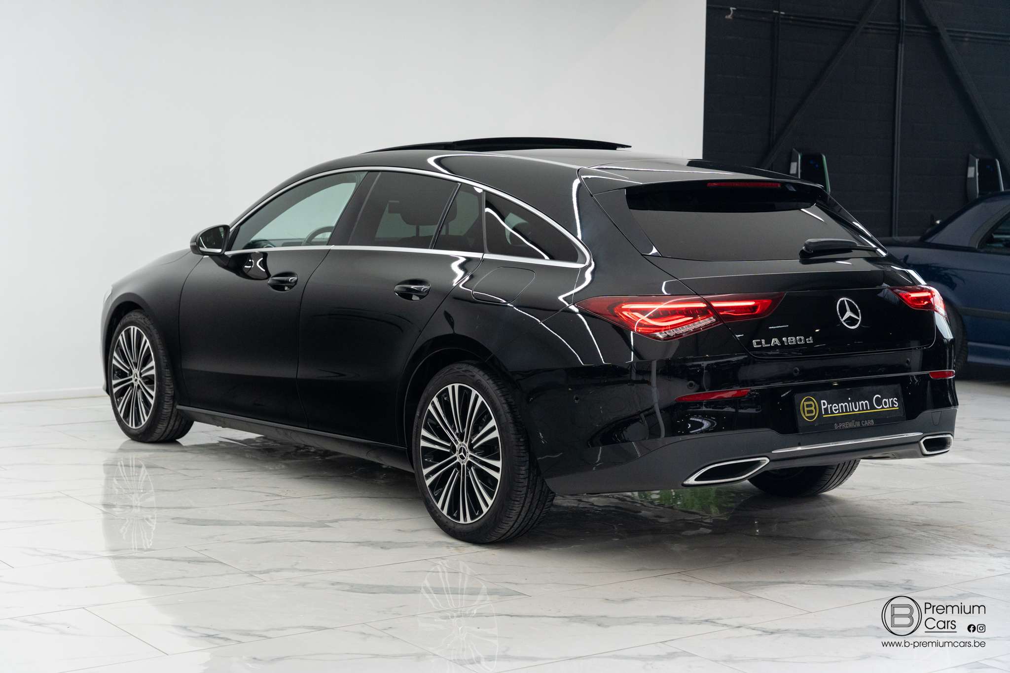 Mercedes-Benz CLA 180 d shooting brake Urban line! New model! Pano!