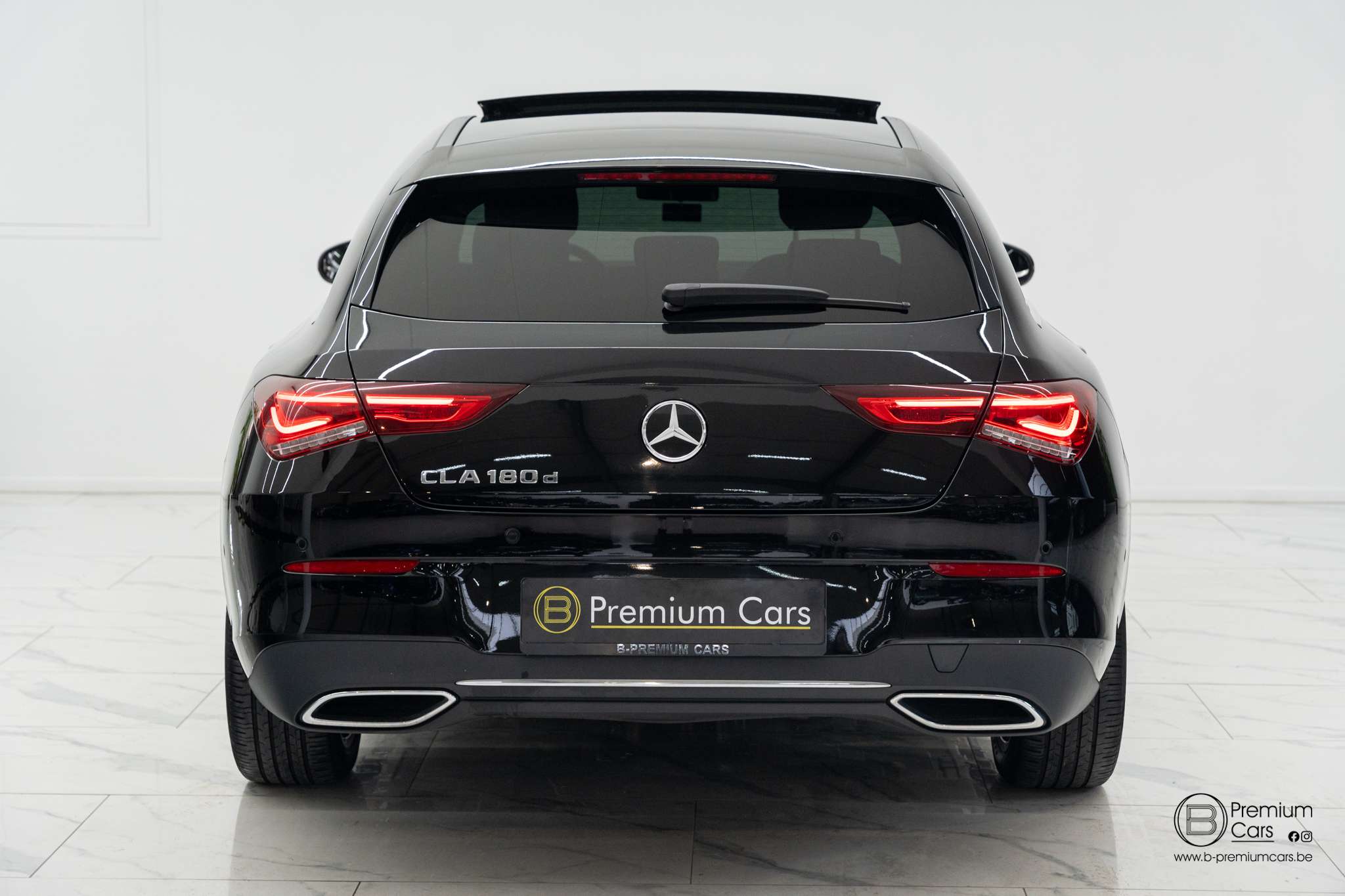 Mercedes-Benz CLA 180 d shooting brake Urban line! New model! Pano!