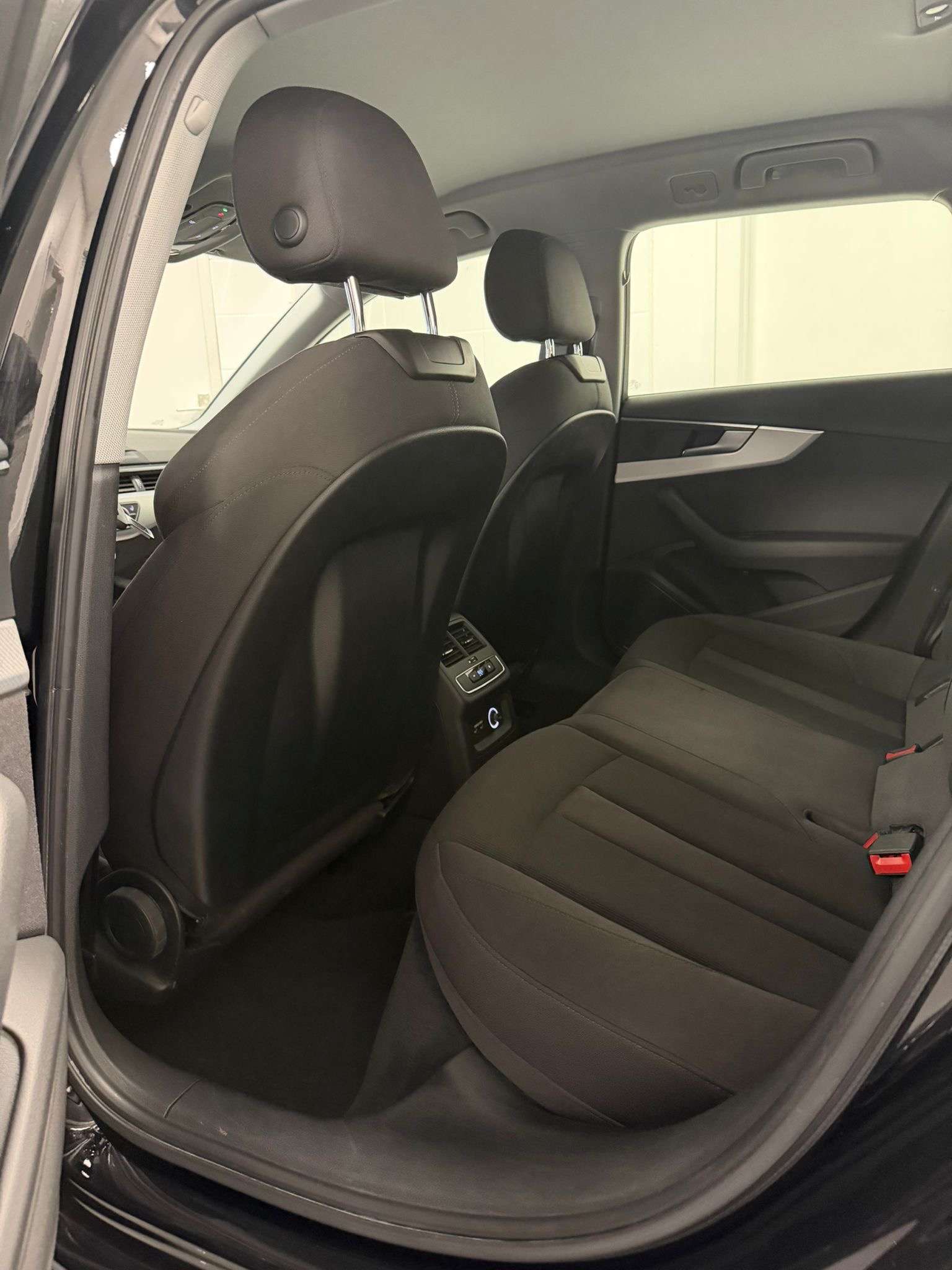 Audi A4 Avant 35 TFSI Design S tronic 1 Jaar Garantie