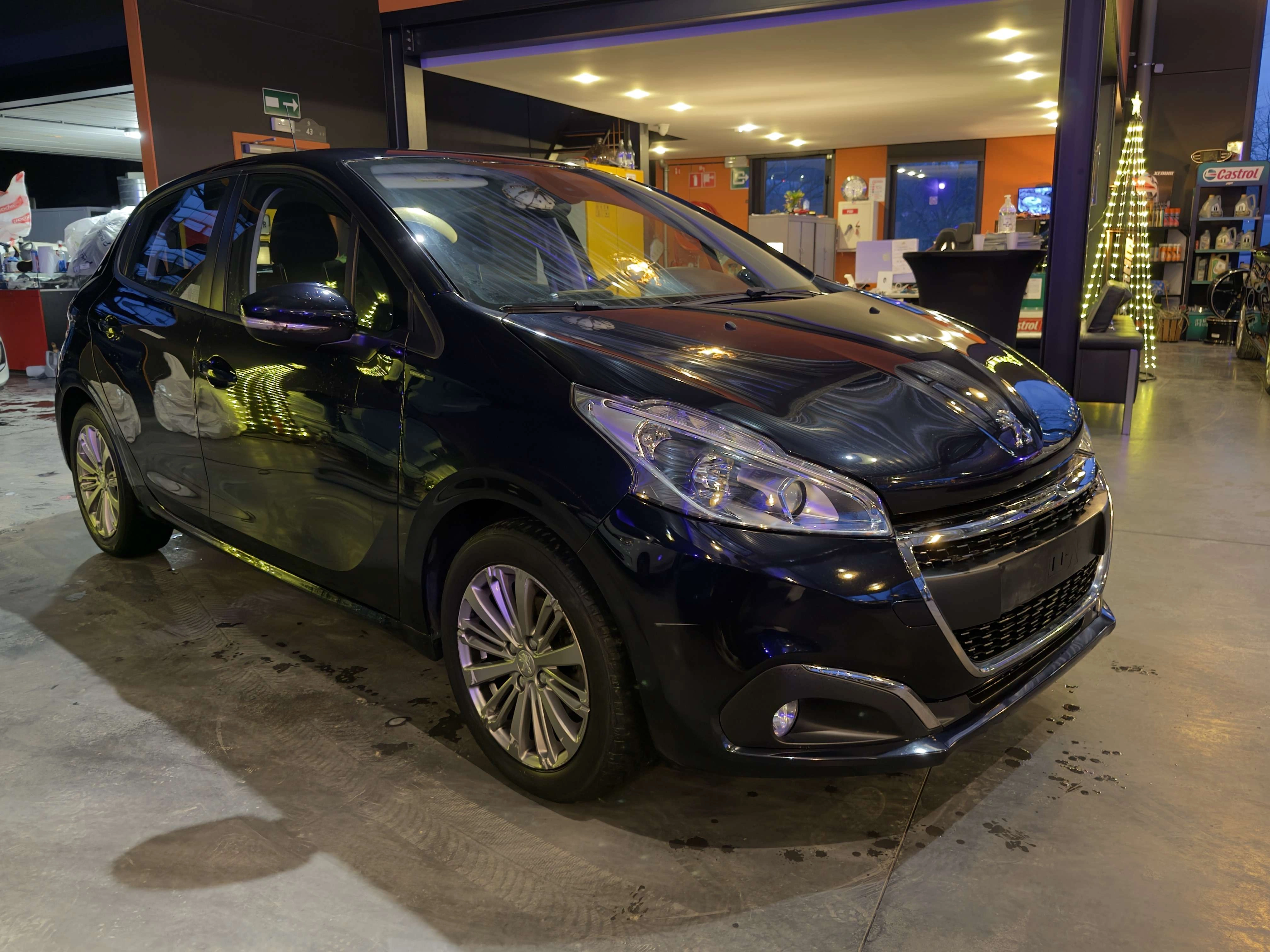 Peugeot 208 208 1.2iStyle/12 mois de garantie