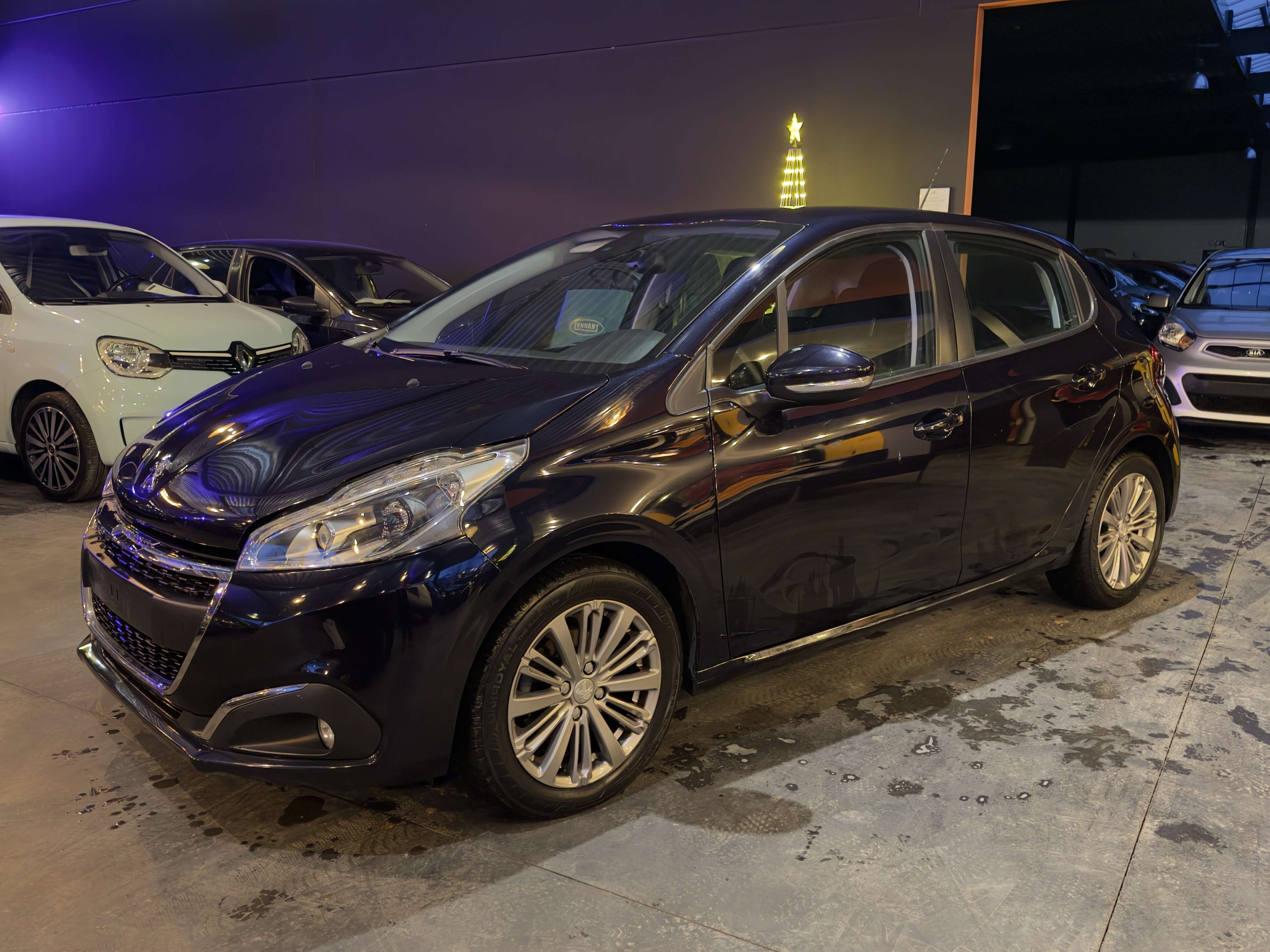 Peugeot 208 208 1.2iStyle/12 mois de garantie