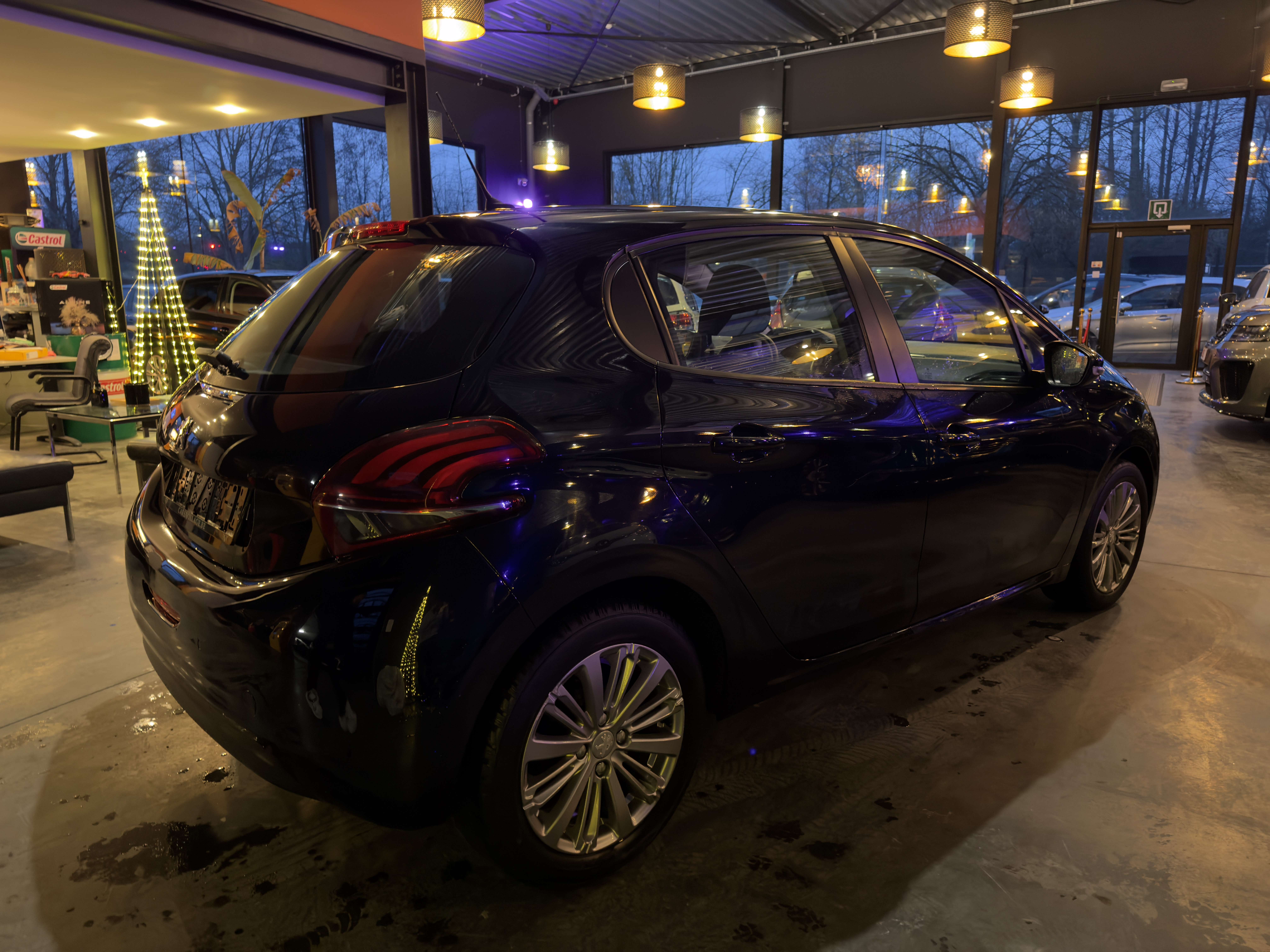 Peugeot 208 208 1.2iStyle/12 mois de garantie