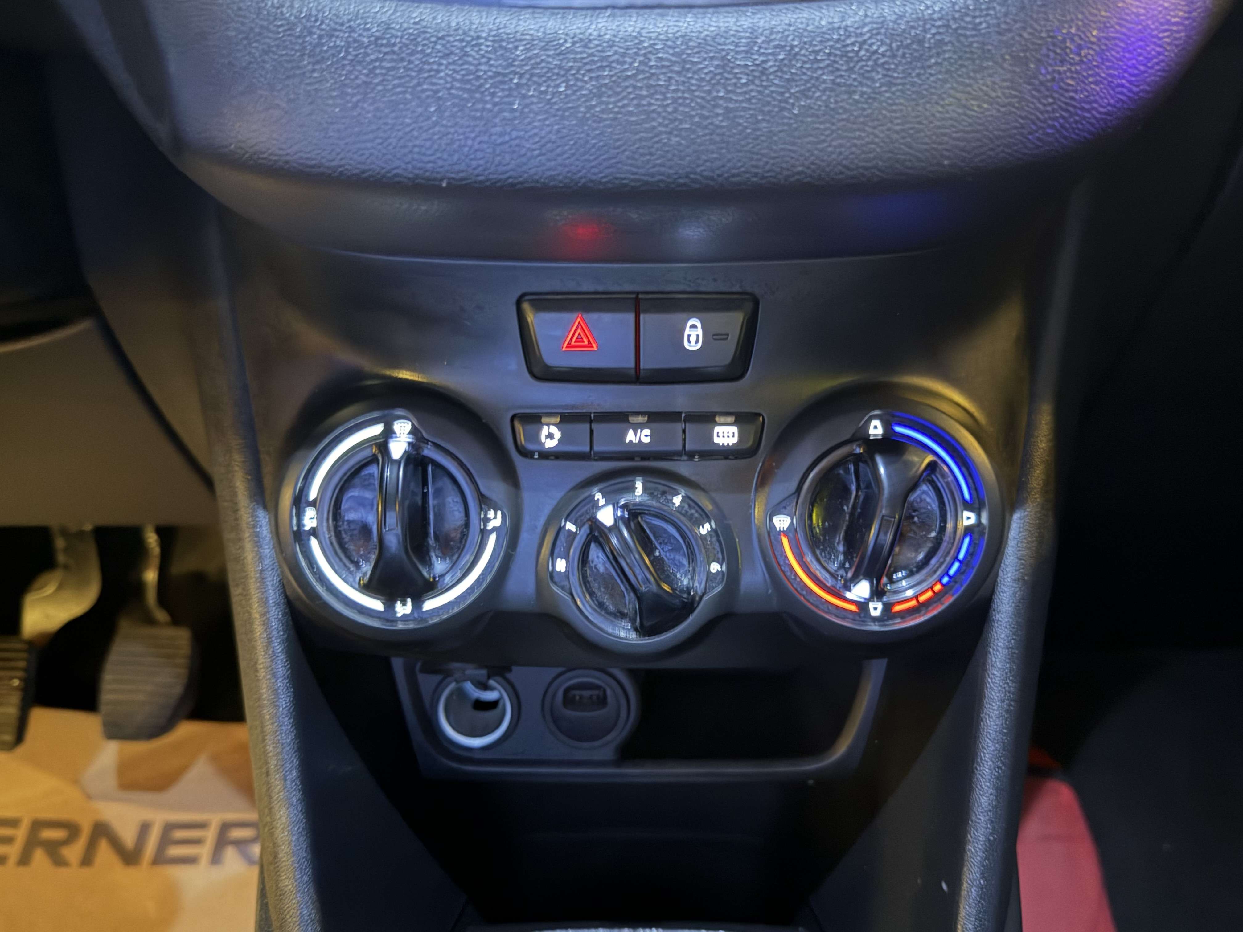 Peugeot 208 208 1.2iStyle/12 mois de garantie