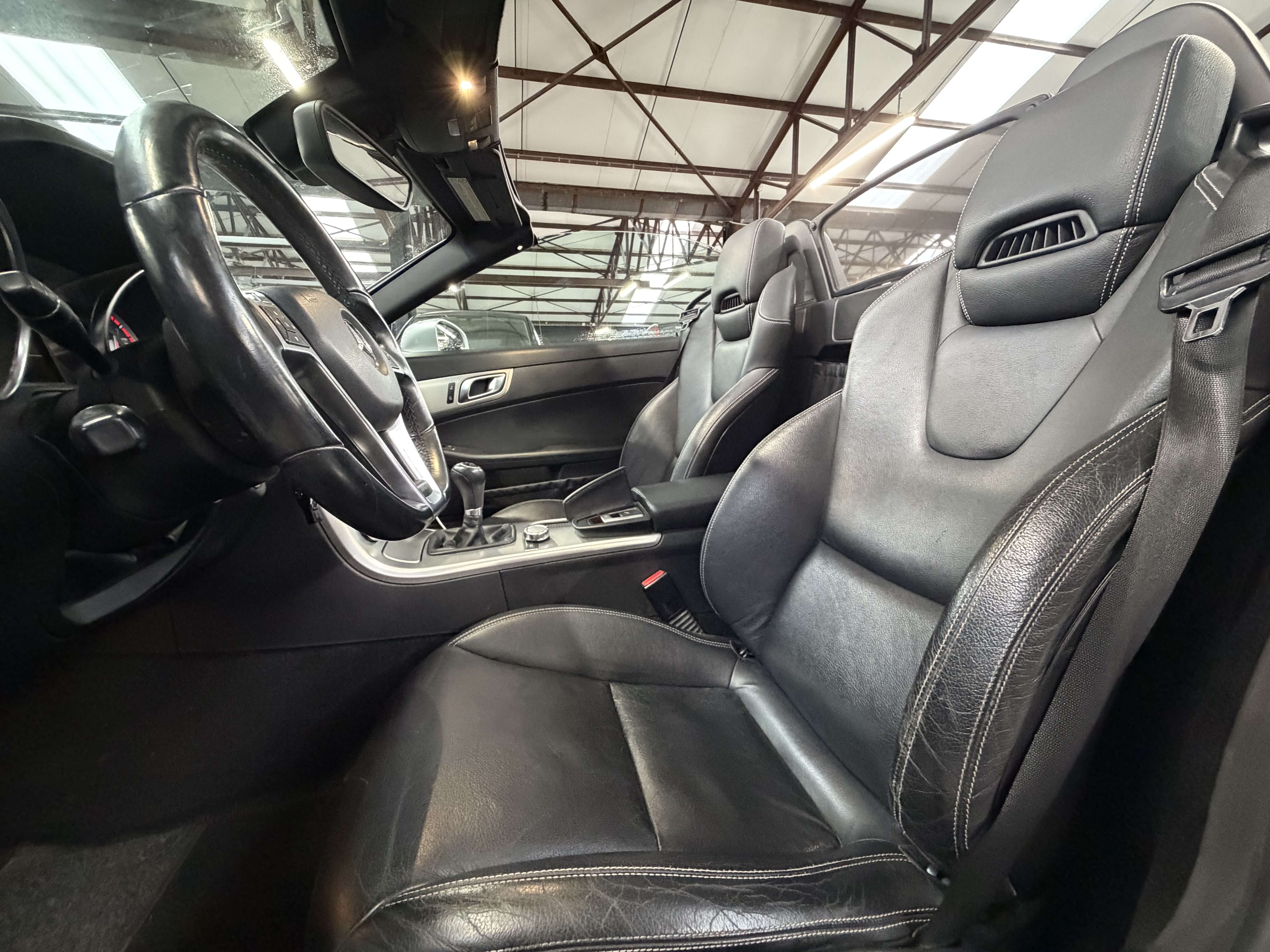 Mercedes-Benz SLK 200 i * TOIT PANO * GPS * CAMERA * SIEGE CH * RADAR