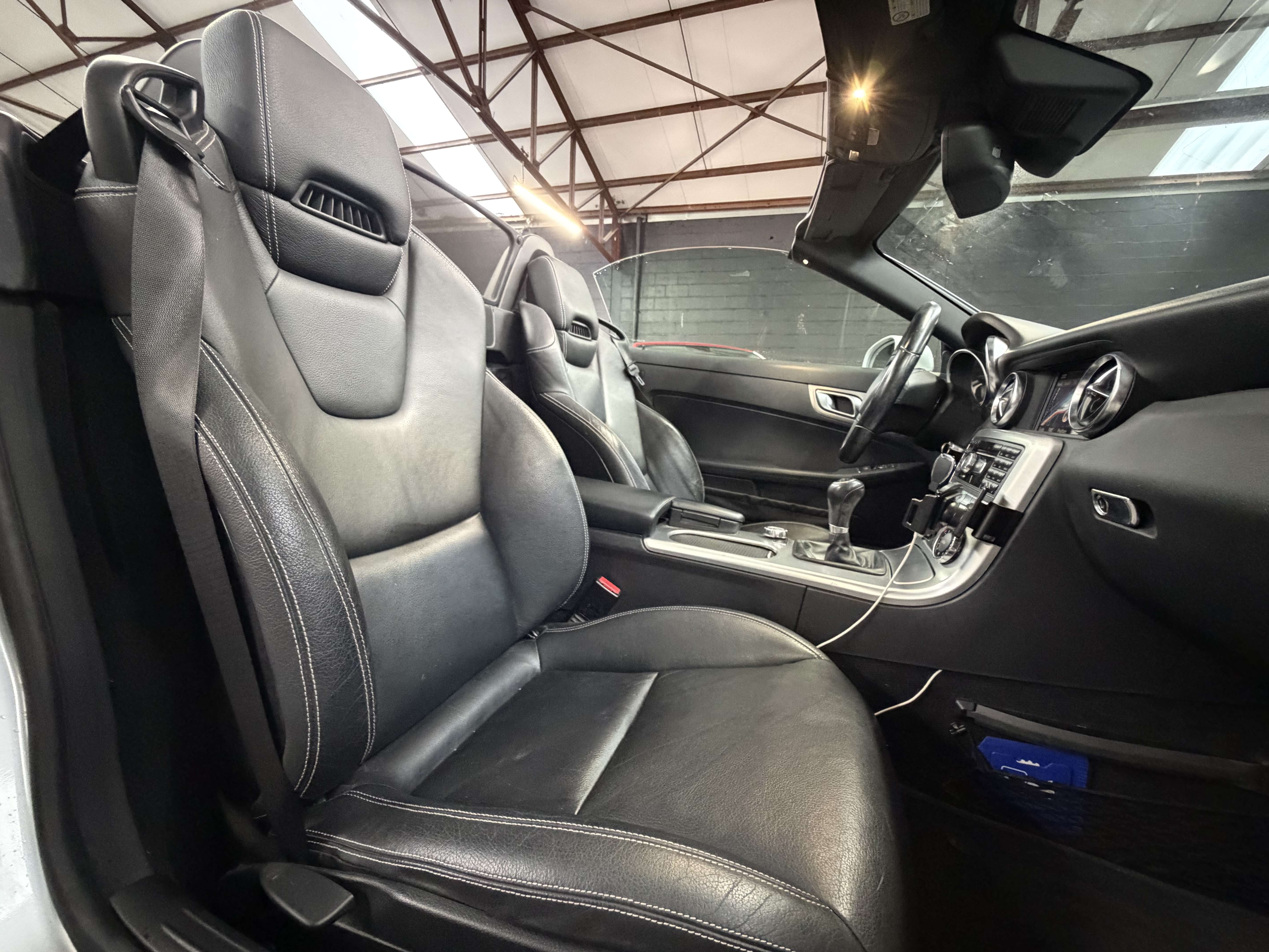 Mercedes-Benz SLK 200 i * TOIT PANO * GPS * CAMERA * SIEGE CH * RADAR