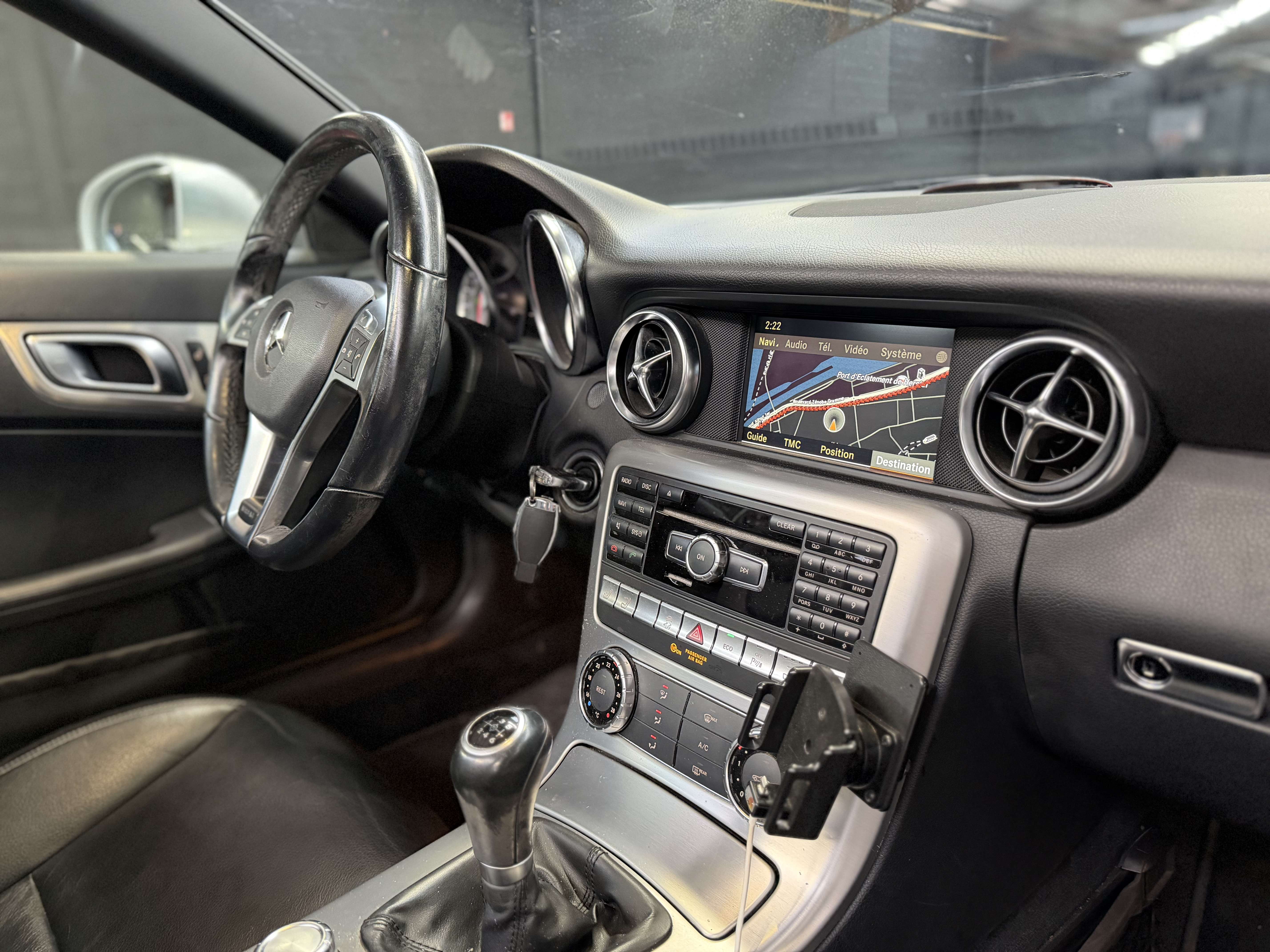 Mercedes-Benz SLK 200 i * TOIT PANO * GPS * CAMERA * SIEGE CH * RADAR