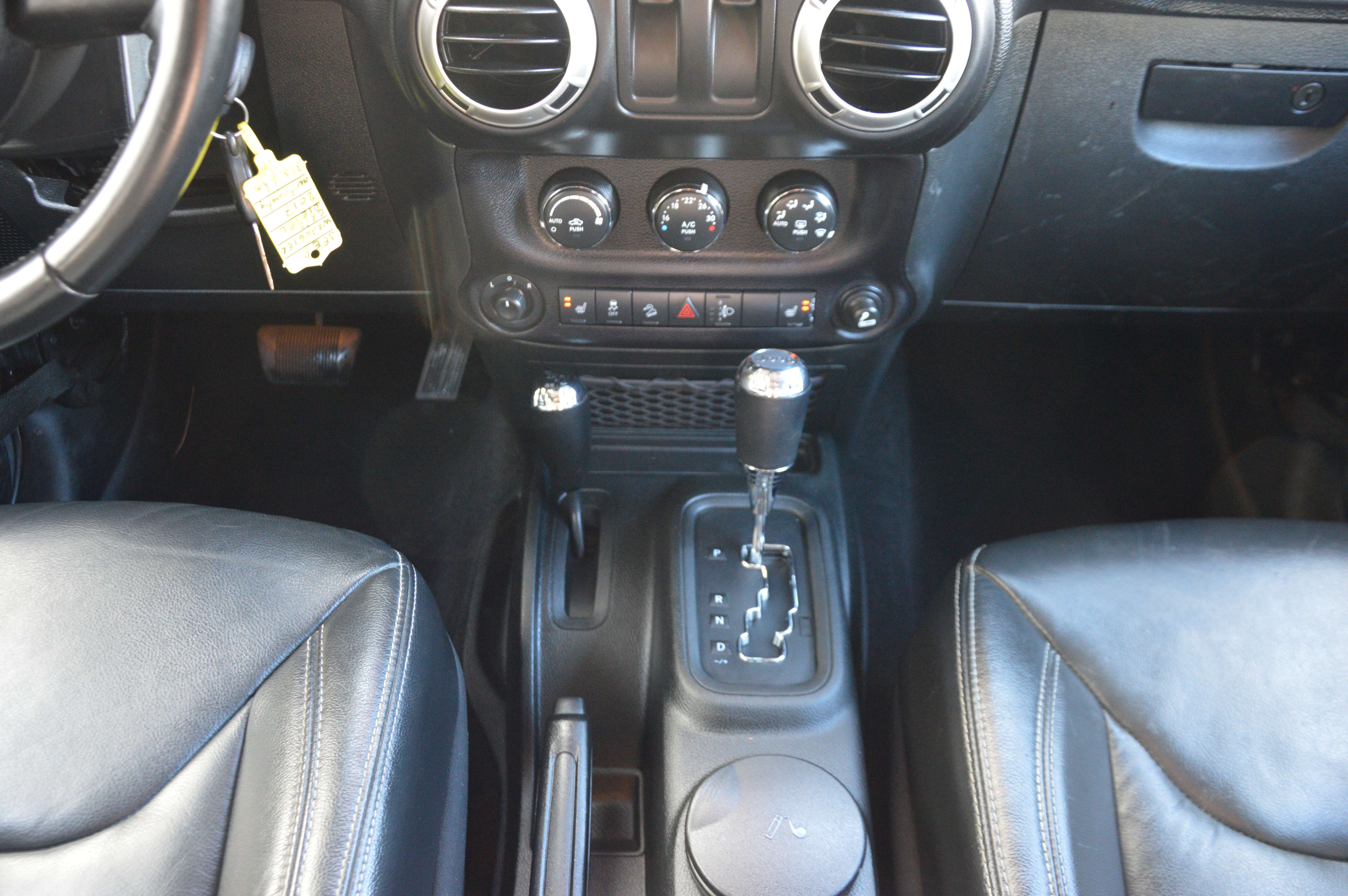 Jeep Wrangler 2.8CRD Sahara FULL CAB BOITE AUT NAV CUIR 31.836KM
