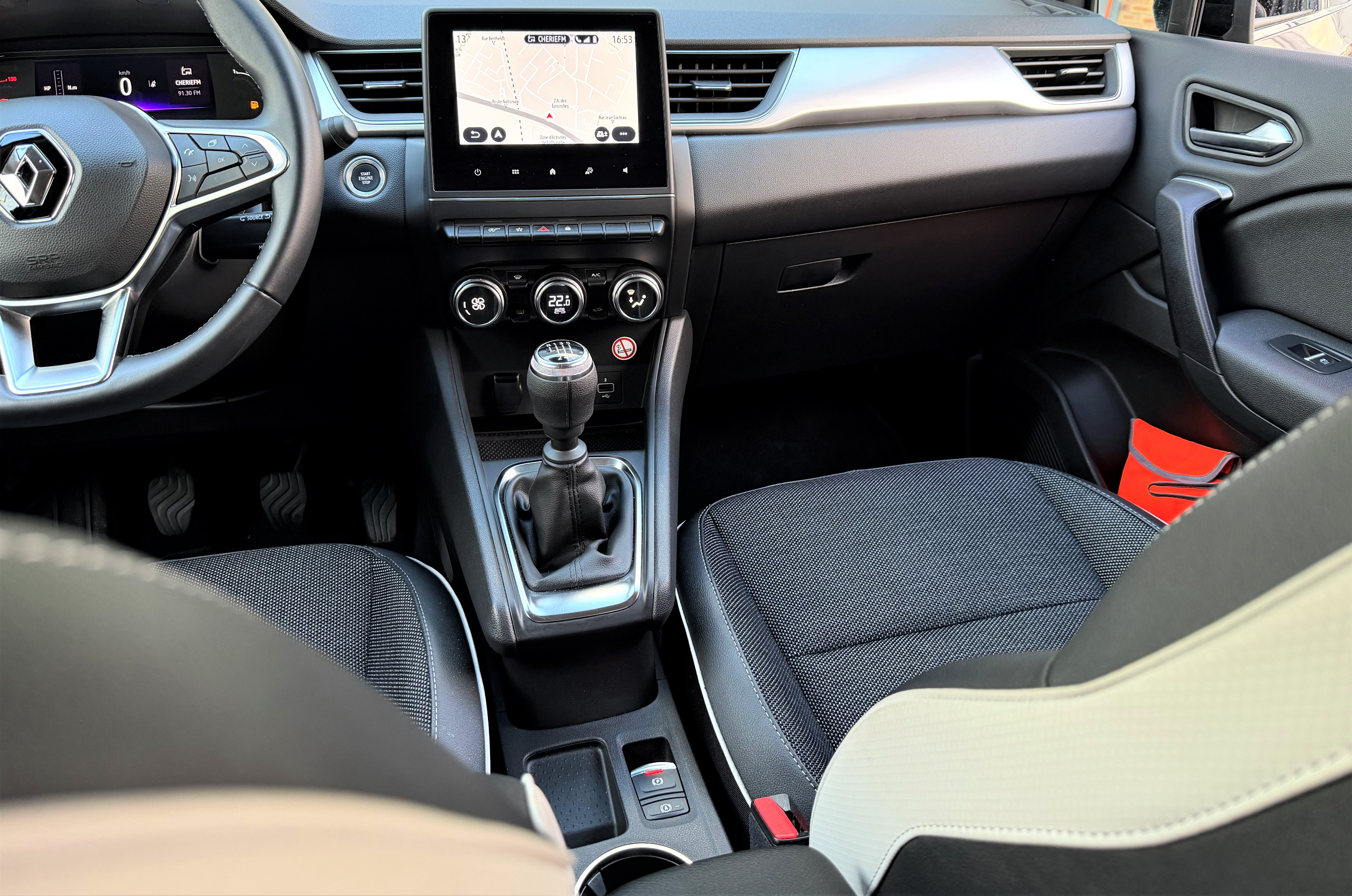 Renault Captur II Tce 90 Techno Exclusive Design' New 1er Main