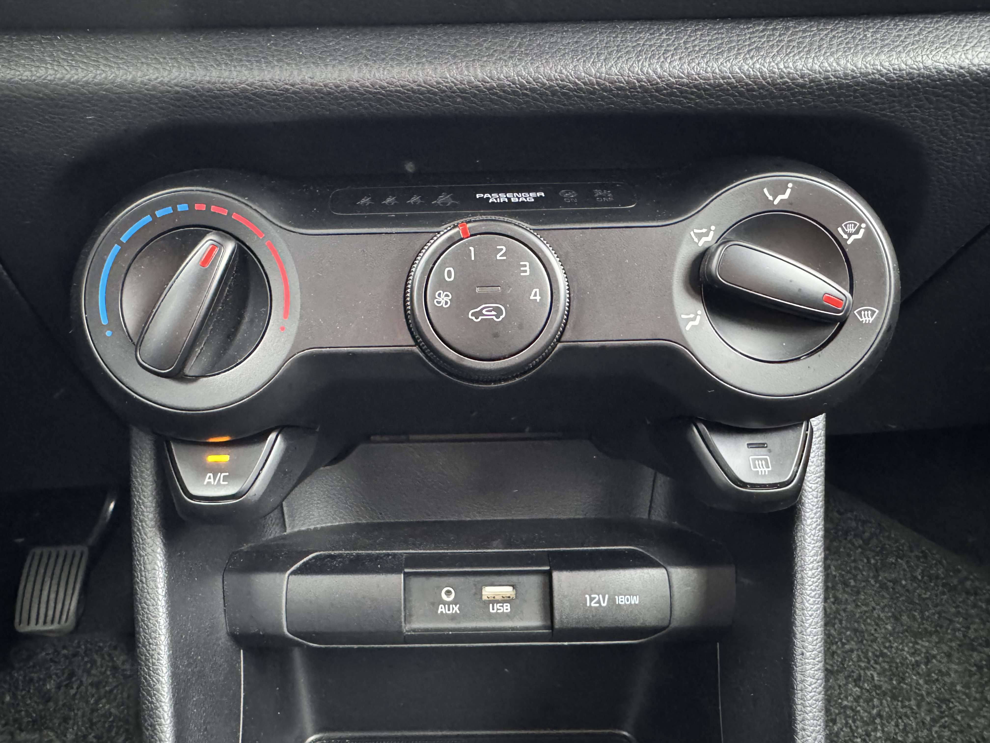 Kia Picanto 1.0i Easy / BLUETOOTH / AIRCO / RADIO / EURO 6