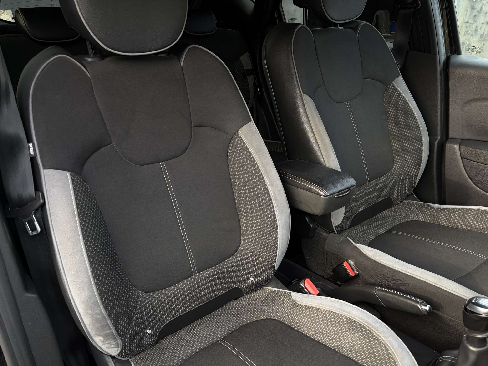 Renault Captur 1.2i 118cv/ATTELAGE/CAM REC/GPS/A.C/GARANTIE 1 AN