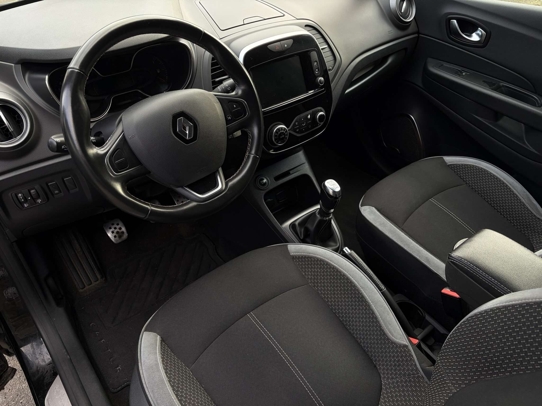 Renault Captur 1.2i 118cv/ATTELAGE/CAM REC/GPS/A.C/GARANTIE 1 AN
