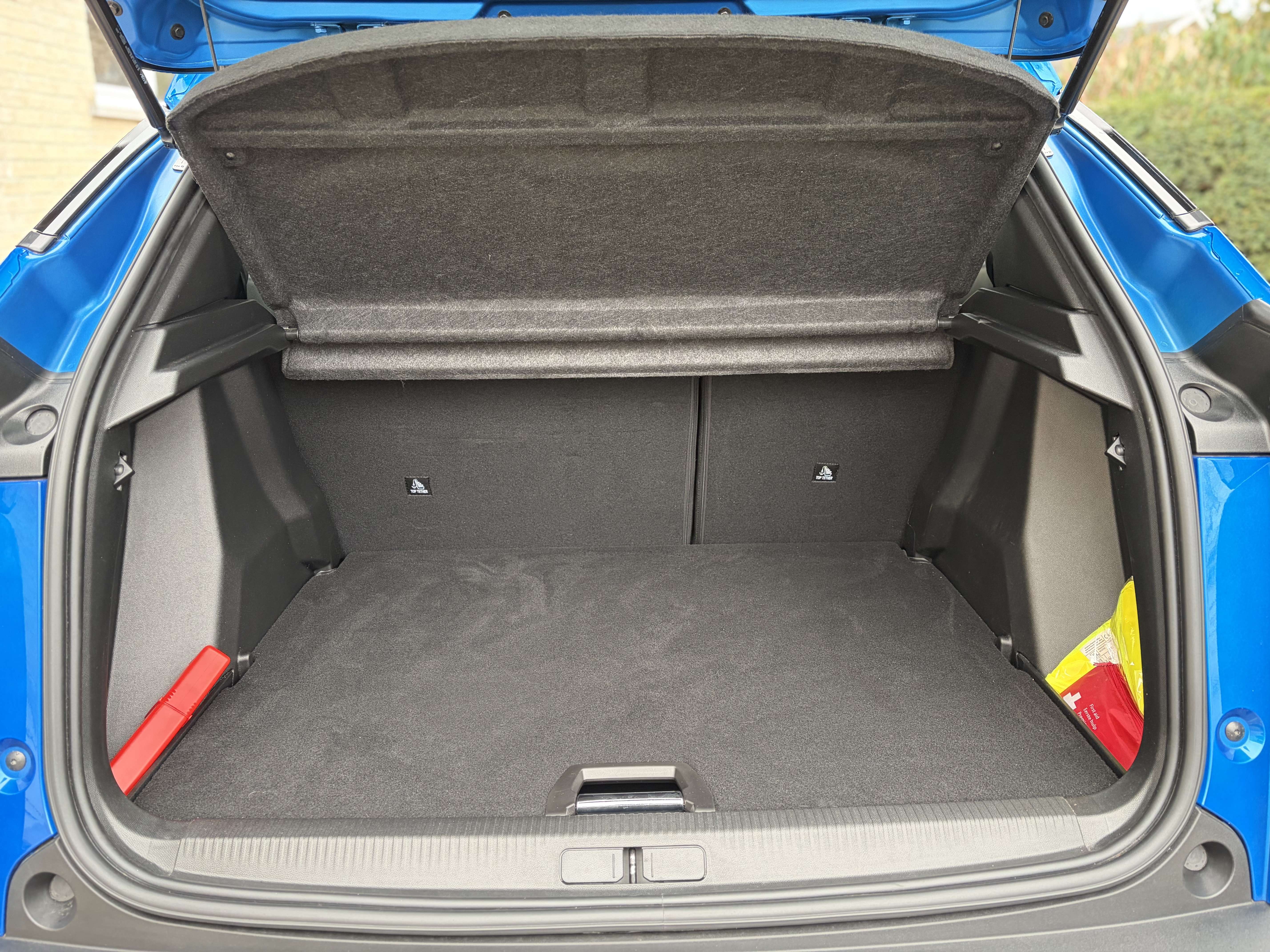 Peugeot 2008 1.2 PureTech Allure S  ### 18000 km ###