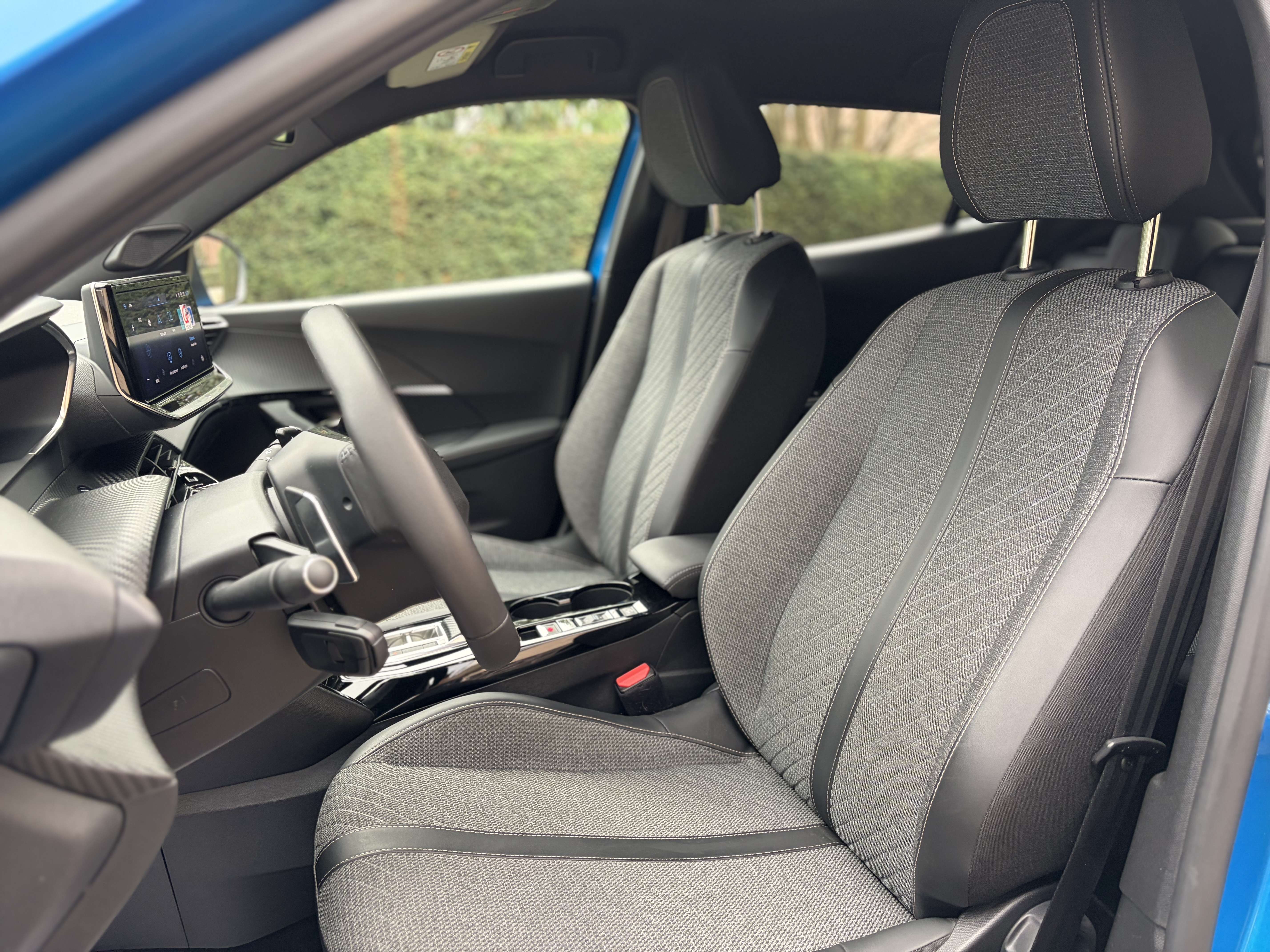 Peugeot 2008 1.2 PureTech Allure S  ### 18000 km ###