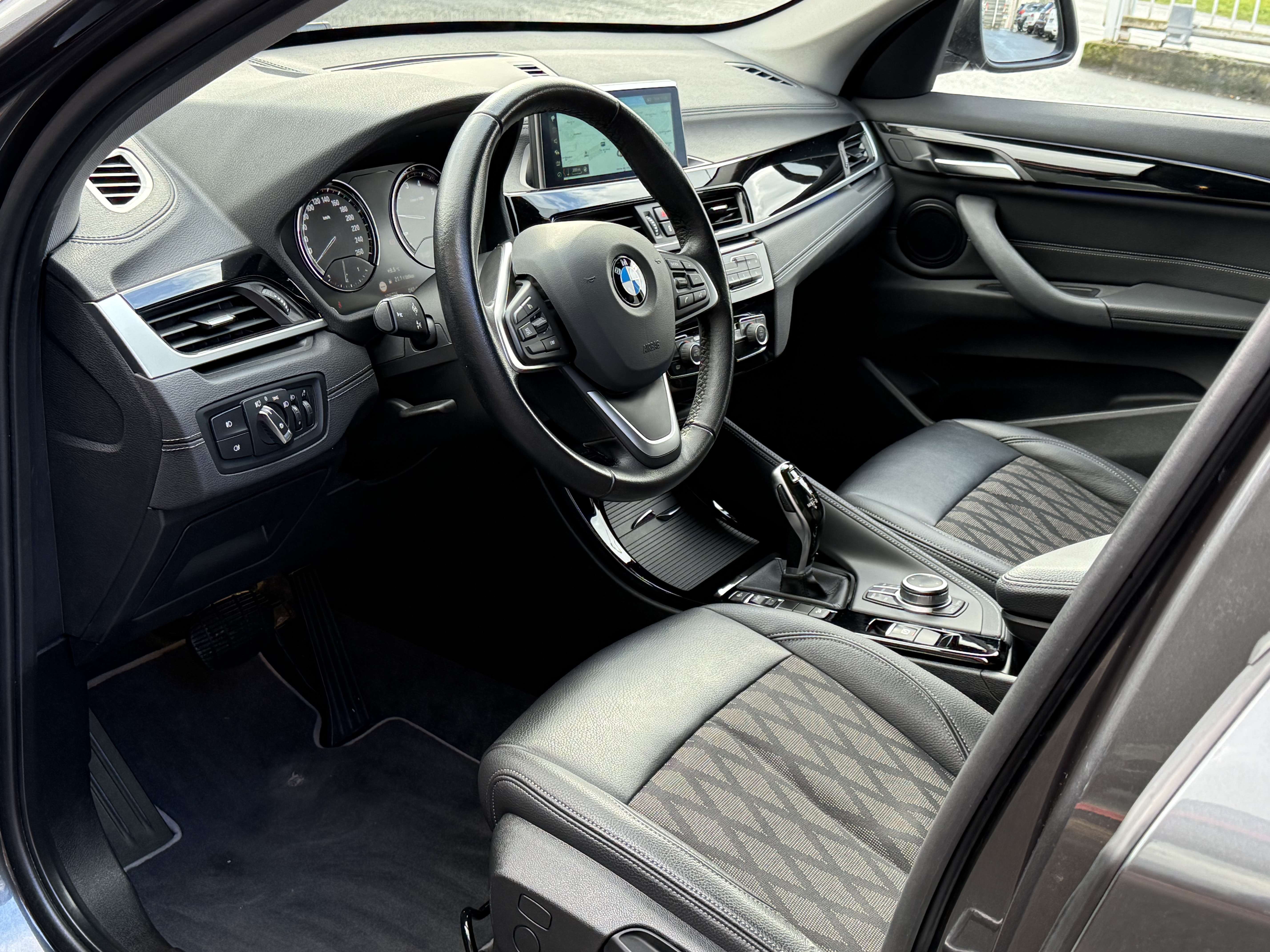 BMW X1 X1 2.0iAS xDrive20 Aut. / 1er Main / TVAC / LED